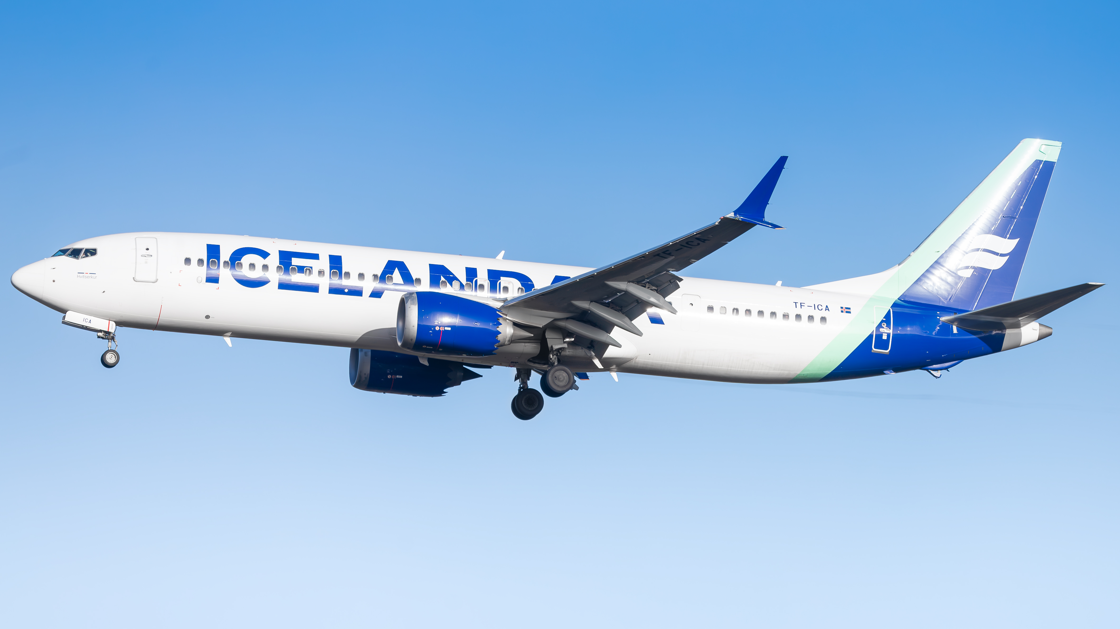 Full size: Icelandair Boeing 737 MAX 9 TF-ICA at London Heathrow International Airport
