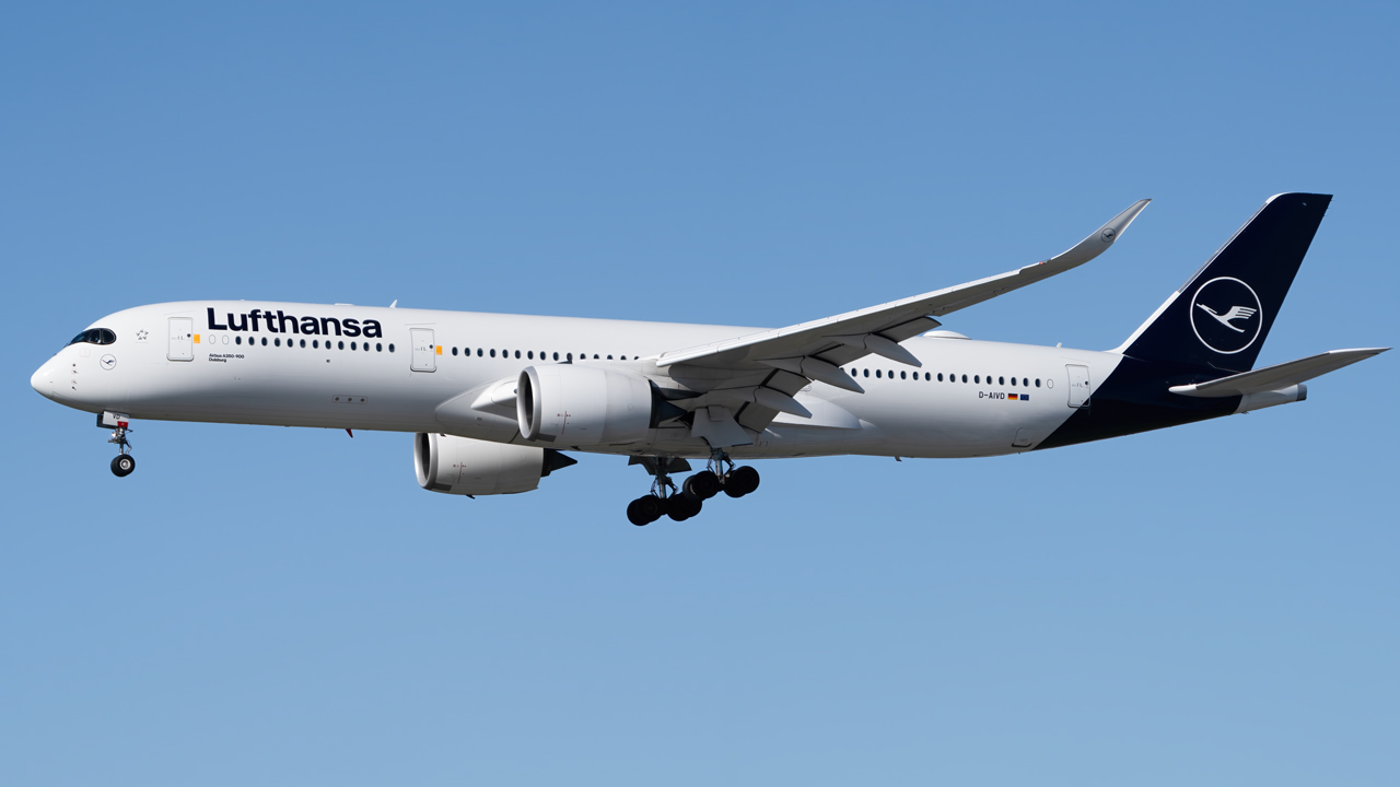 Full size: Lufthansa Airbus A350-900 D-AIVD at Vancouver International Airport