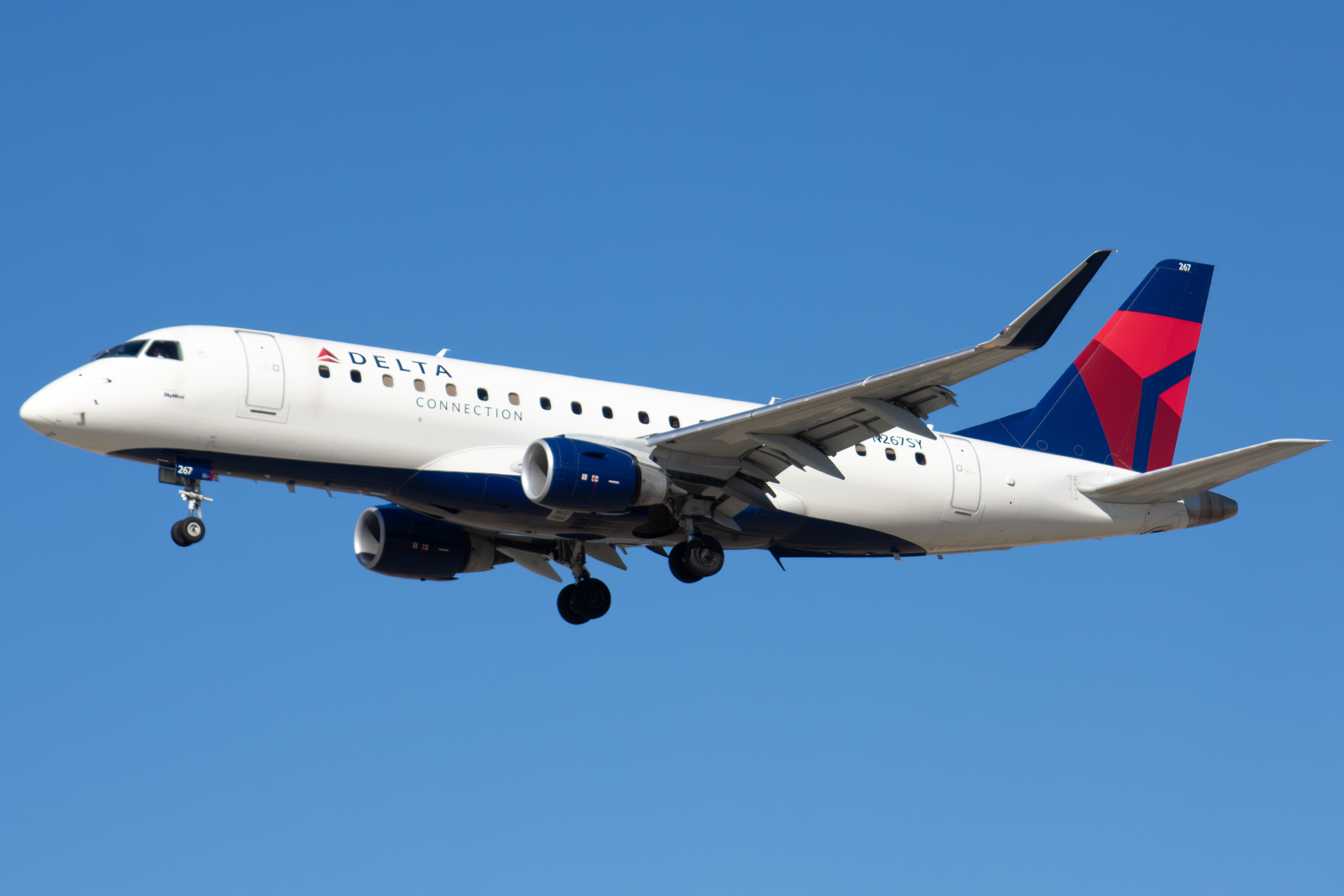 Full size: Delta Connection Embraer E175 N267SY at Norman Y Mineta San Jose International Airport