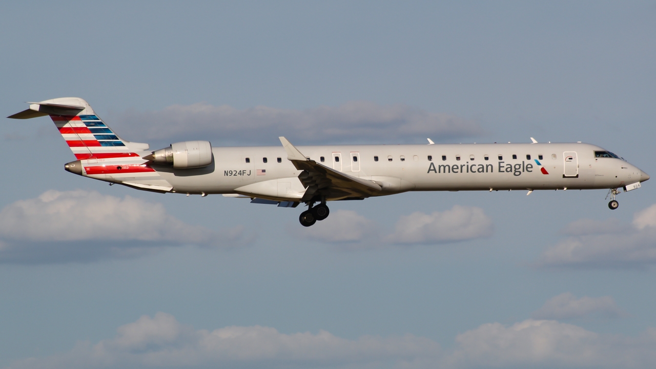 Full size: American Eagle Mitsubishi CRJ-900 N924FJ at Dallas-Fort Worth International Airport
