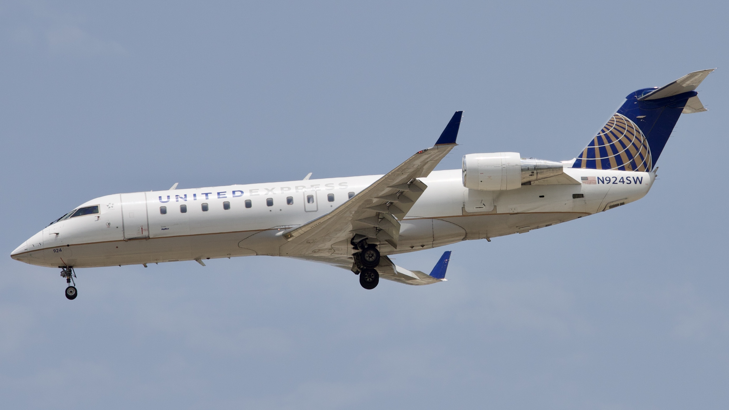 Full size: United Express Mitsubishi CRJ-200 N924SW at Houston-George Bush Intercontinental Airport