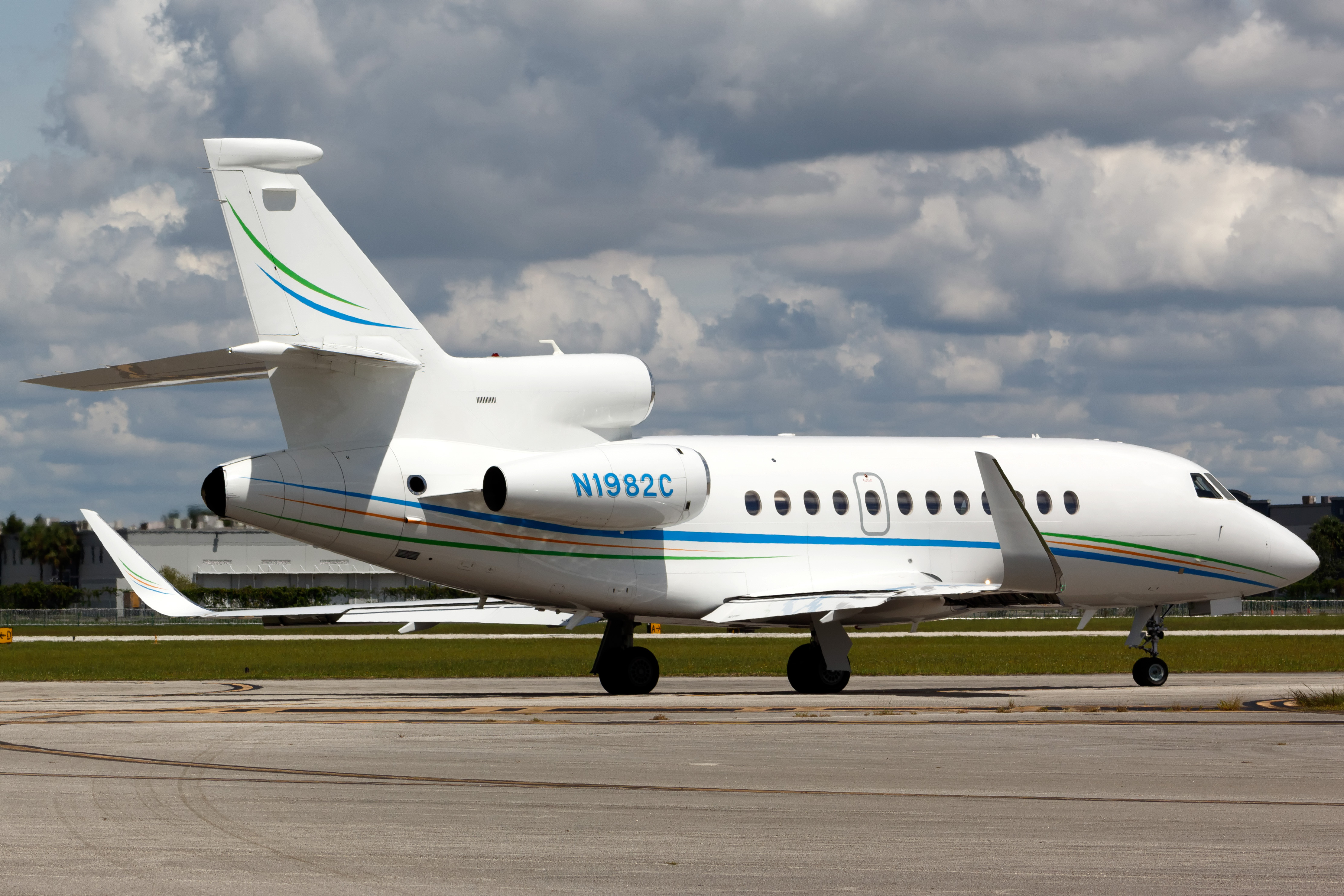 Full size: PRIVATE Dassault Falcon 900EX N1982C at Kissimmee Gateway Airport