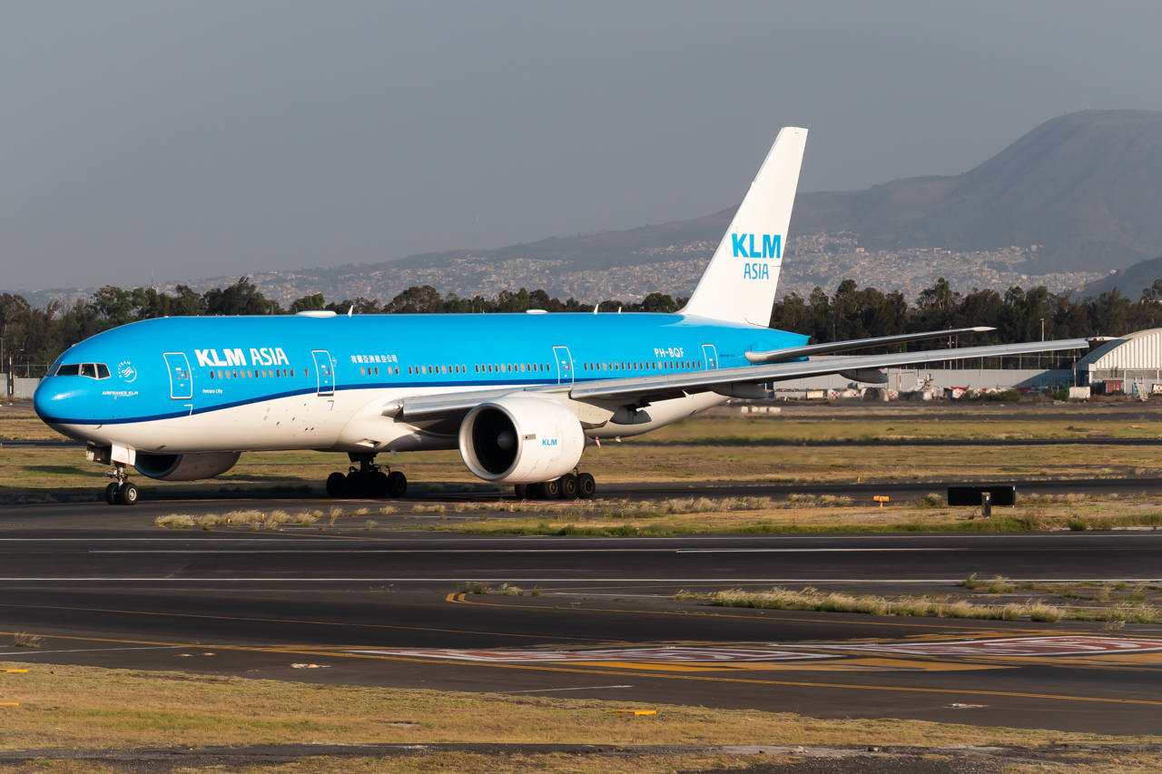 Full size: KLM Boeing 777-200ER PH-BQF at Mexico City International Airport