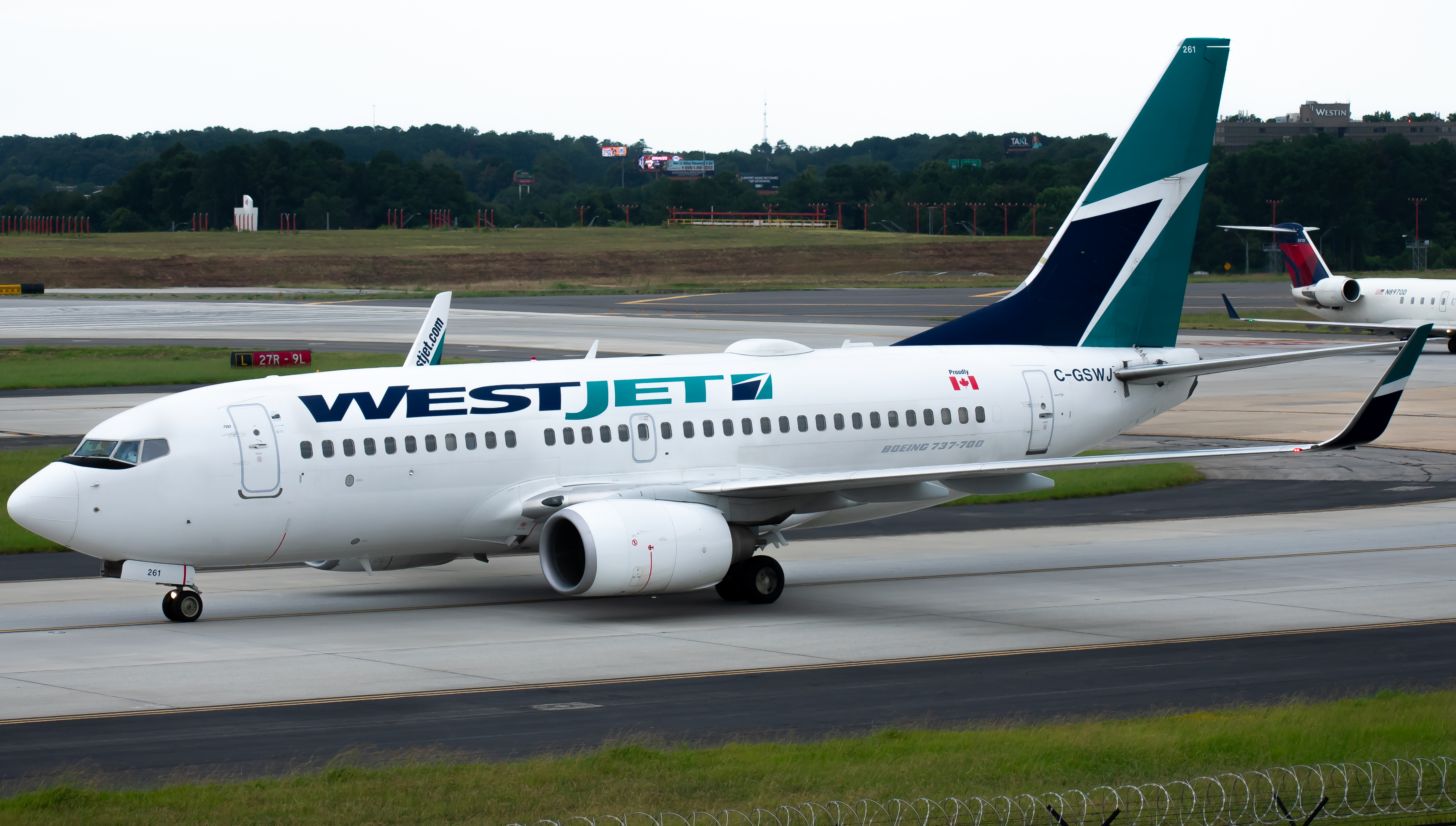 Full size: WestJet Boeing 737-700 C-GSWJ at Hartsfield-Jackson Atlanta International Airport