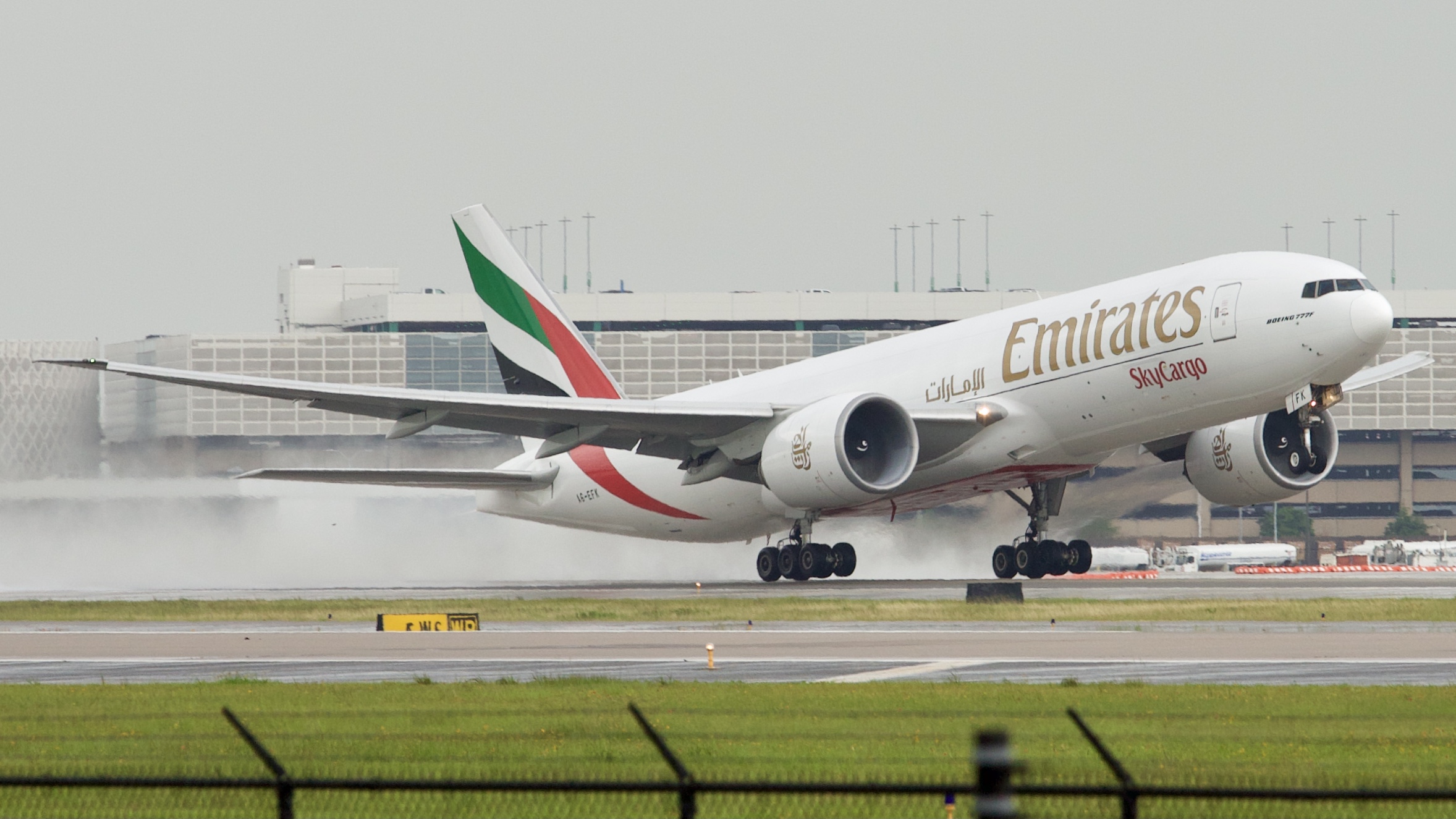 Full size: Emirates SkyCargo Boeing 777-F A6-EFK at Houston-George Bush Intercontinental Airport