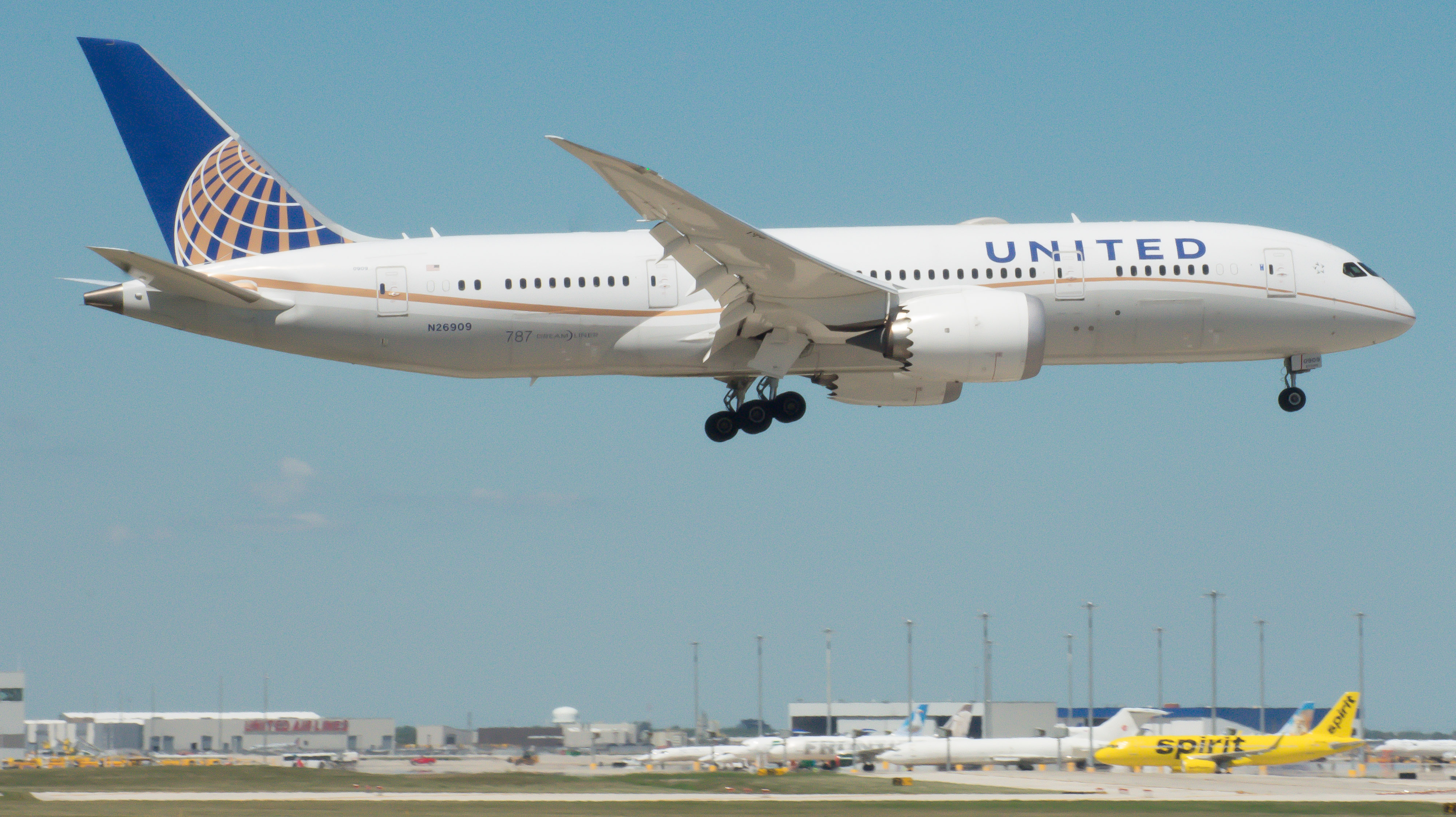 Full size: United Airlines Boeing 787-8 N26909 at Chicago O'Hare International Airport