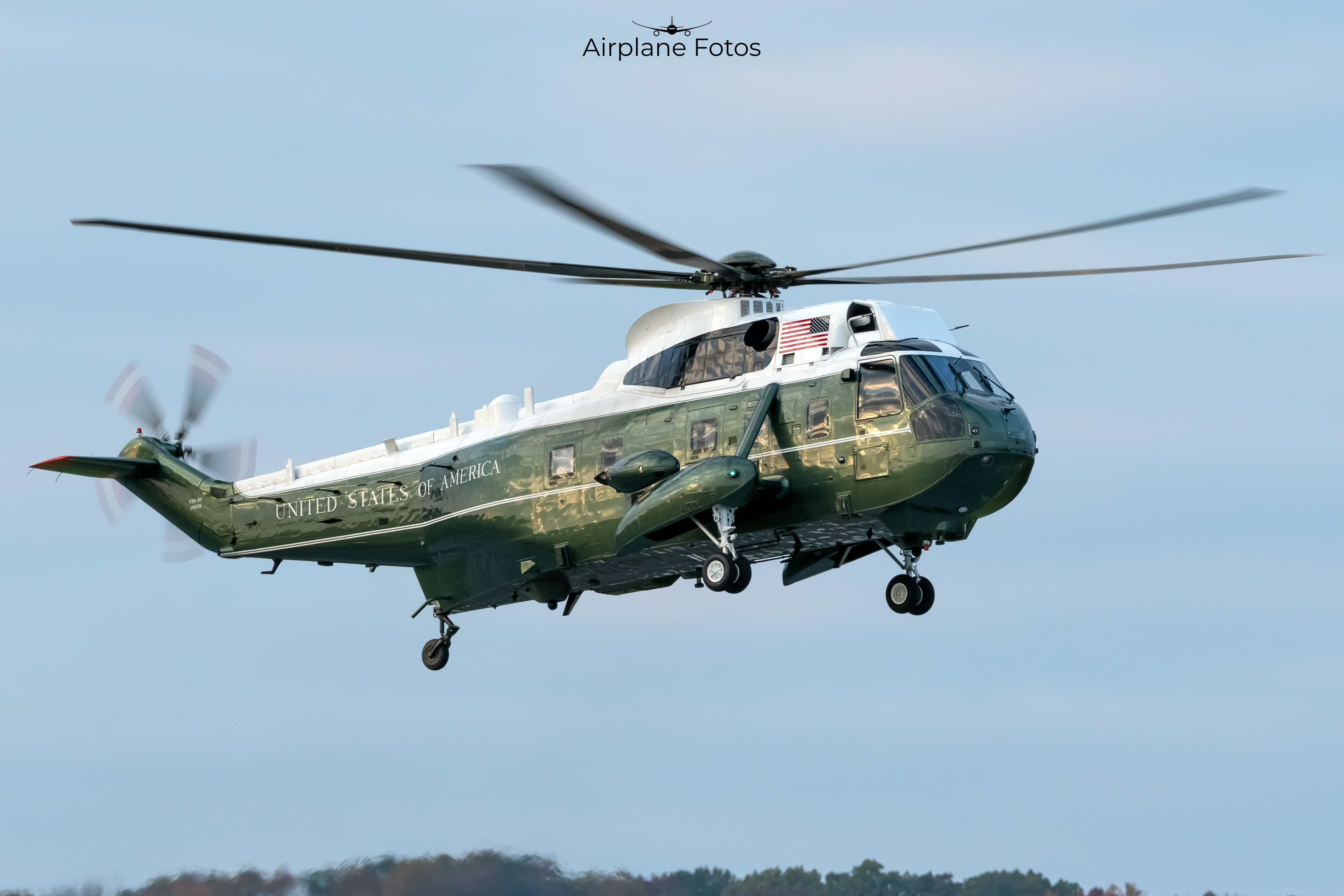 Full size: USMC VH-3D Sea King 159351 at Reading Regional Airport/Carl A Spaatz Field