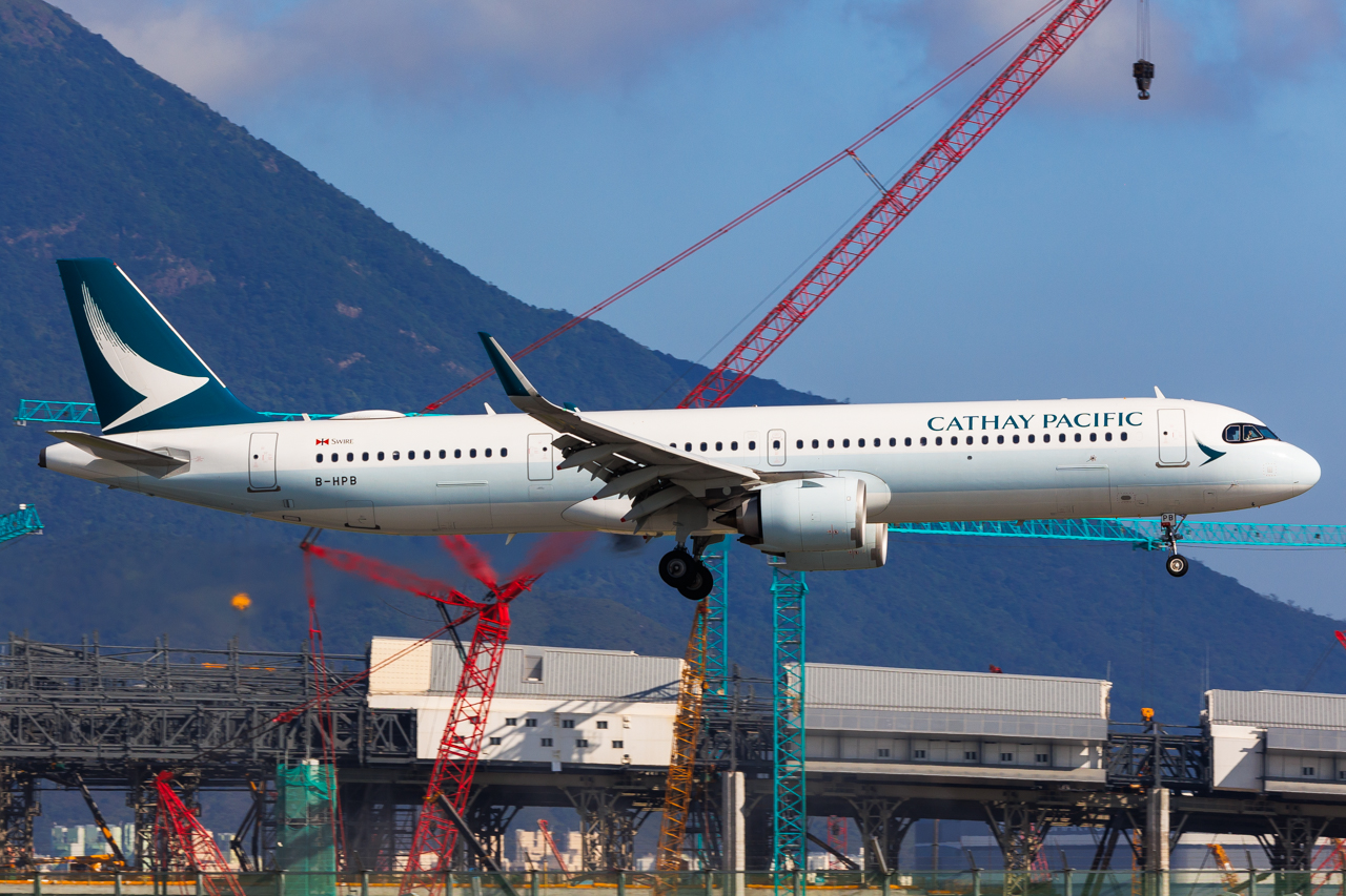 Full size: Cathay Pacific Airbus A321NEO B-HPB at Hong Kong International Airport