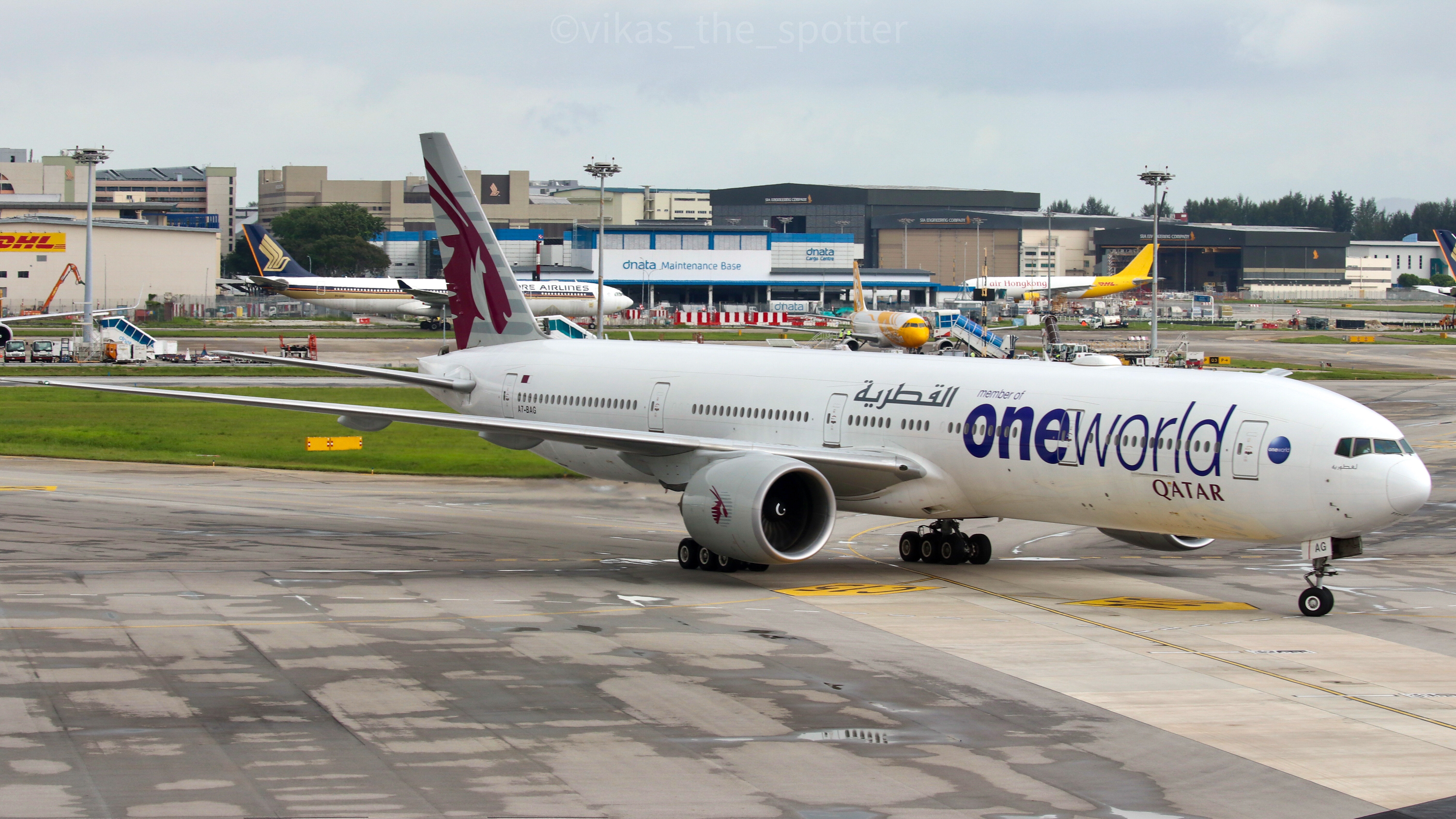 Full size: Qatar Airways Boeing 777-300ER A7-BAG at Singapore-Changi Airport