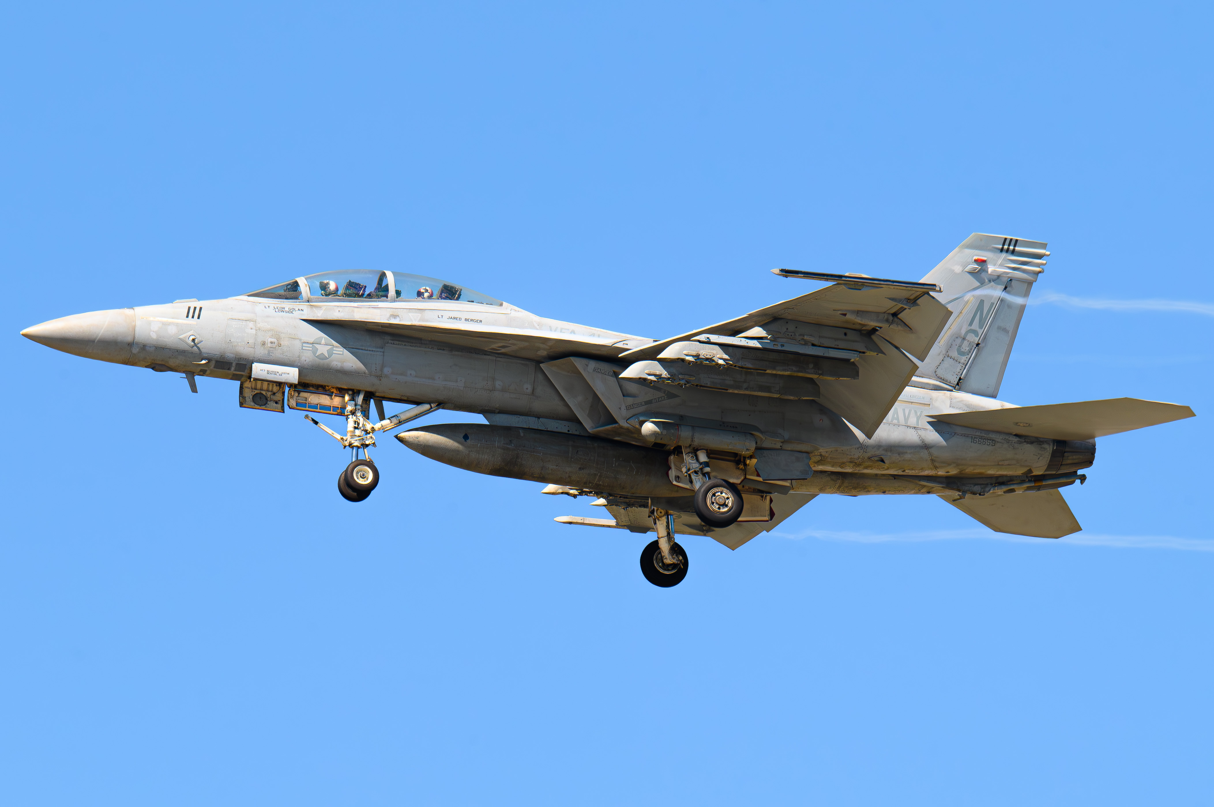Full size: USN - United States Navy Boeing F/A-18E/F Super Hornet 166659 at North Island NAS