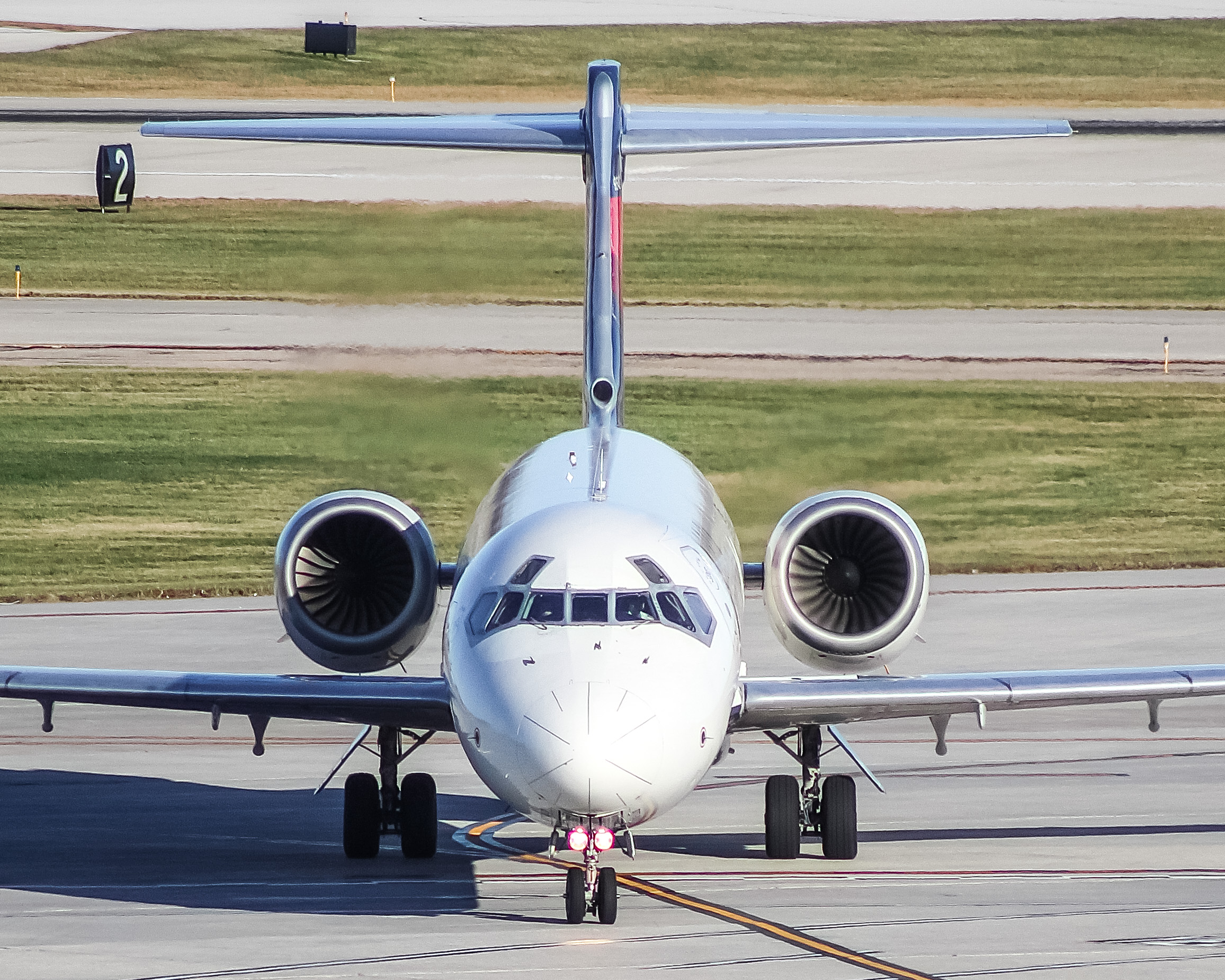 Full size: Delta Airlines Boeing 717-200 N996AT at General Mitchell International Airport