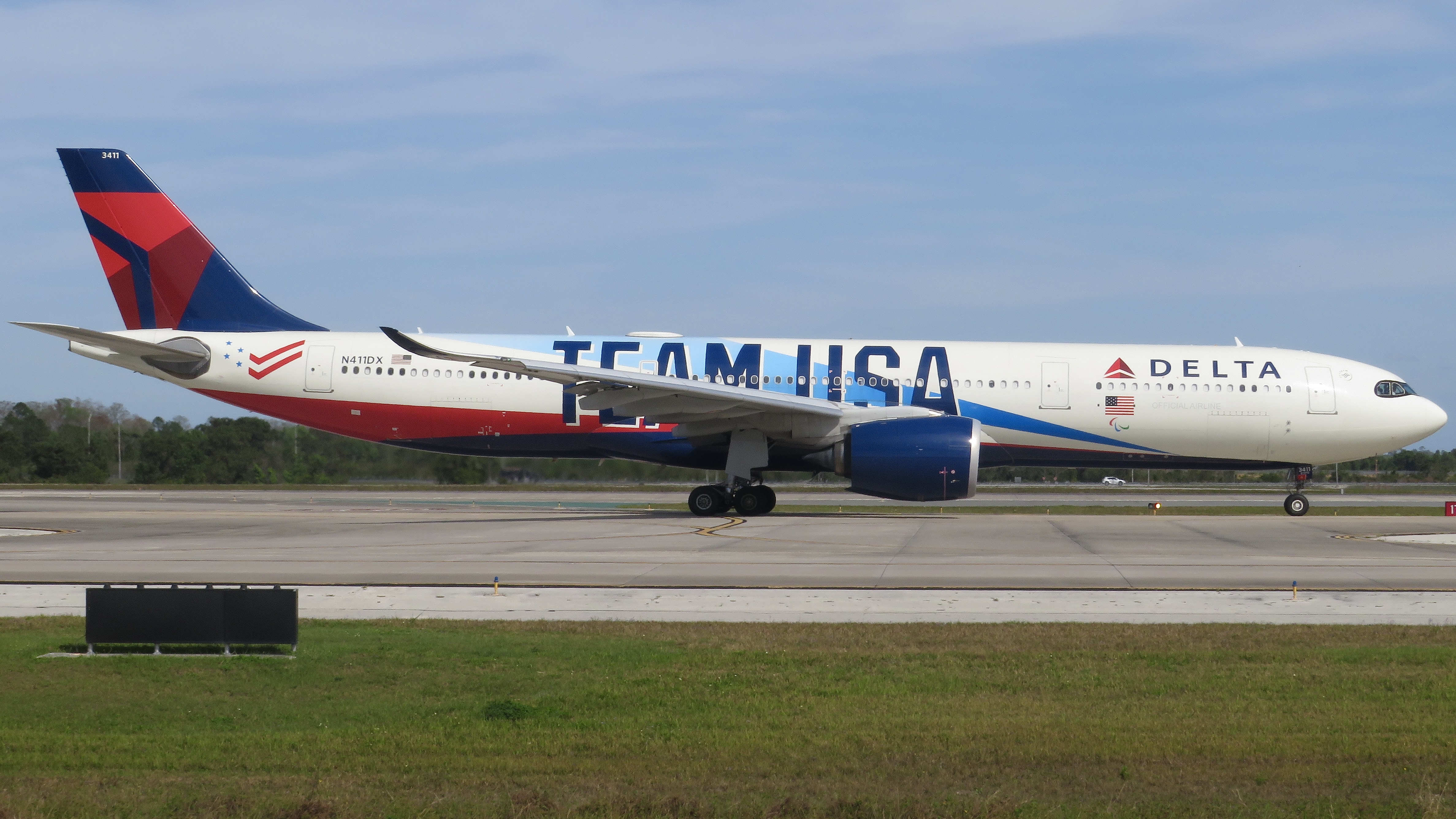 Full size: Delta Airlines Airbus A330-900 N411DX at Orlando International Airport