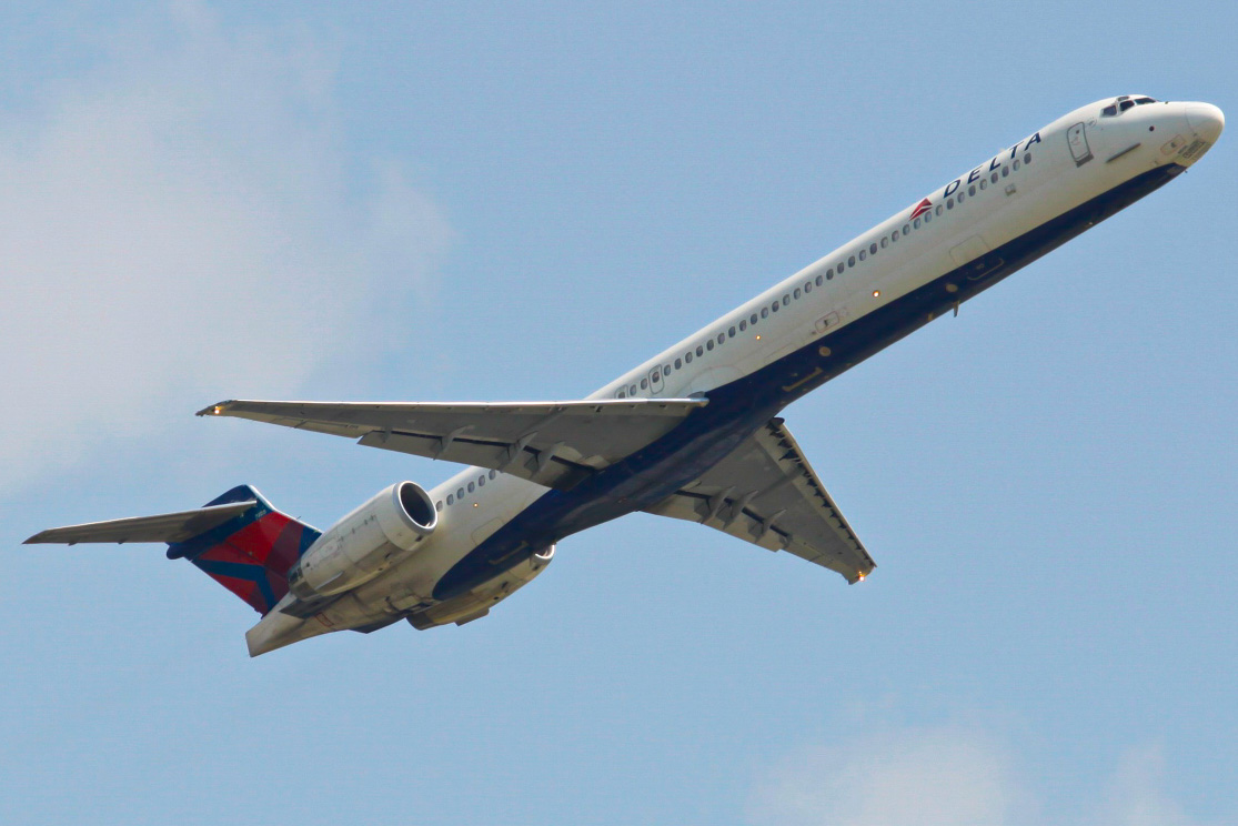 Full size: Delta Airlines McDonnell Douglas MD-90 N925DN at Hartsfield-Jackson Atlanta International Airport