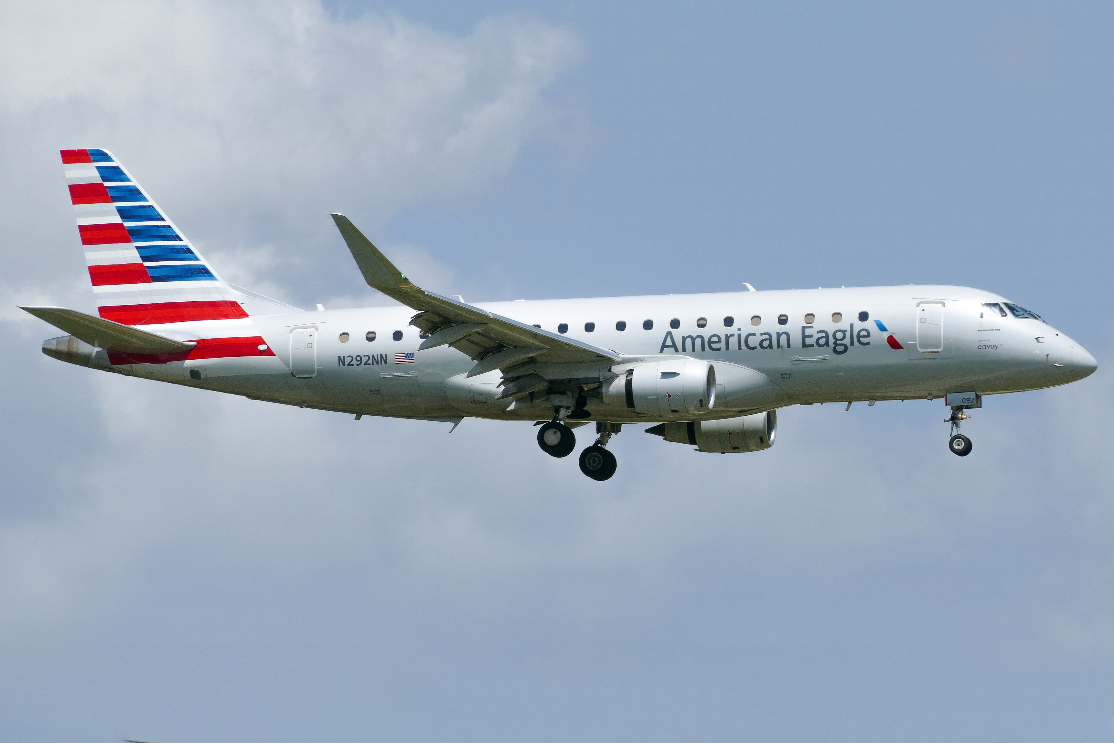 Full size: American Eagle Embraer E175 N292NN at Austin-Bergstrom International Airport