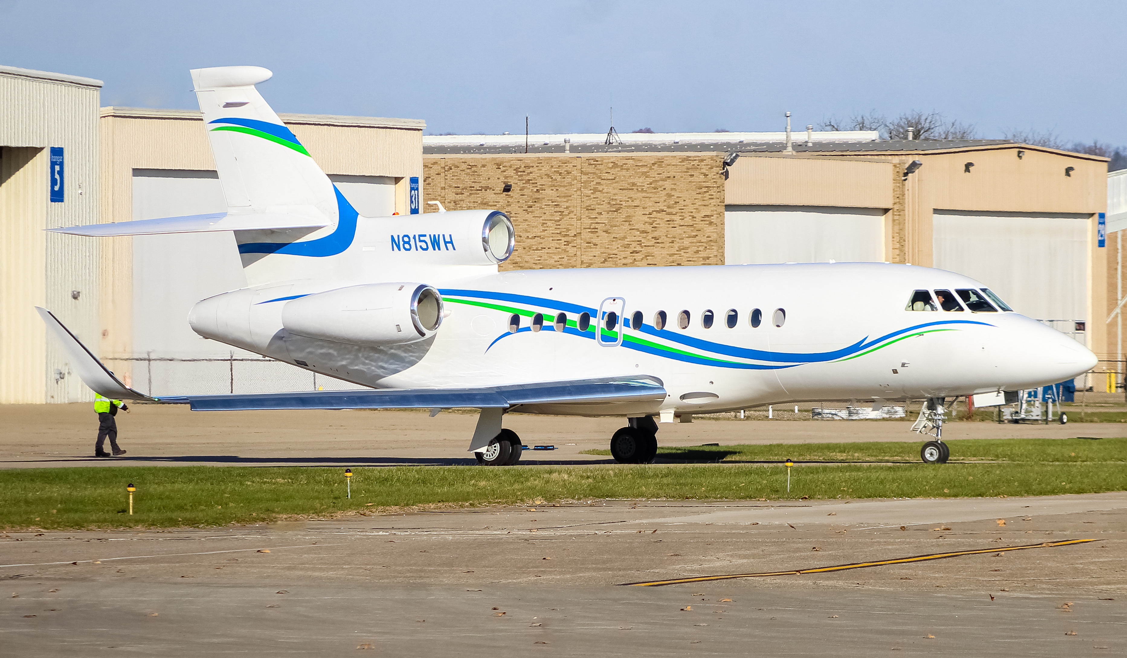 Full size: PRIVATE  Dassault Falcon 900EX N815WH at Cincinnati Municipal Airport/Lunken Field