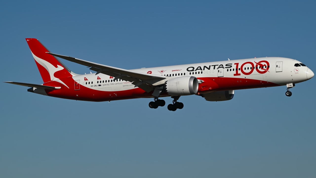 Full size: Qantas Airways Boeing 787-9 VH-ZNJ at Dallas-Fort Worth International Airport