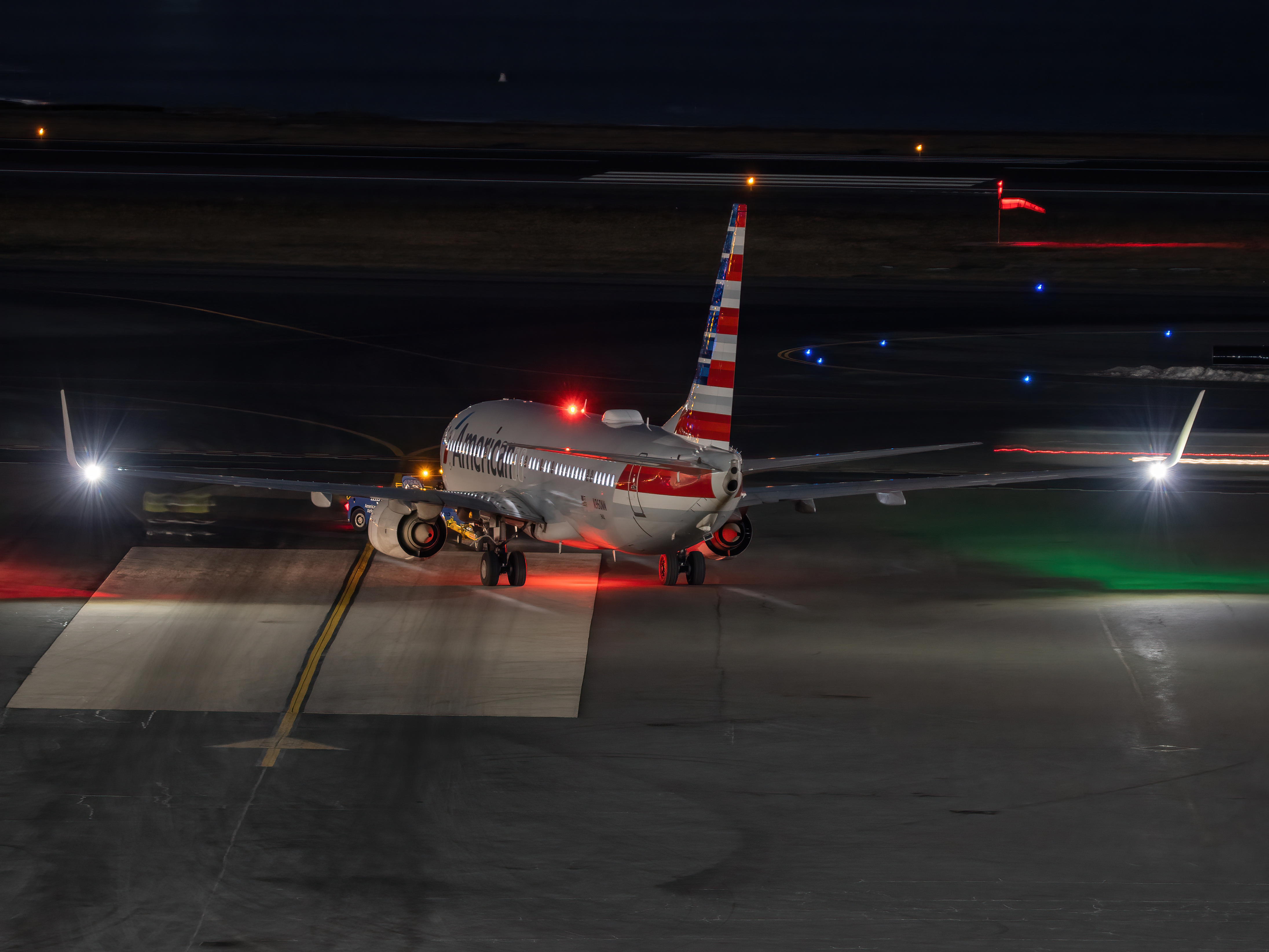 Full size: American Airlines Boeing 737-800 N960NN at General Edward Lawrence Logan International Airport