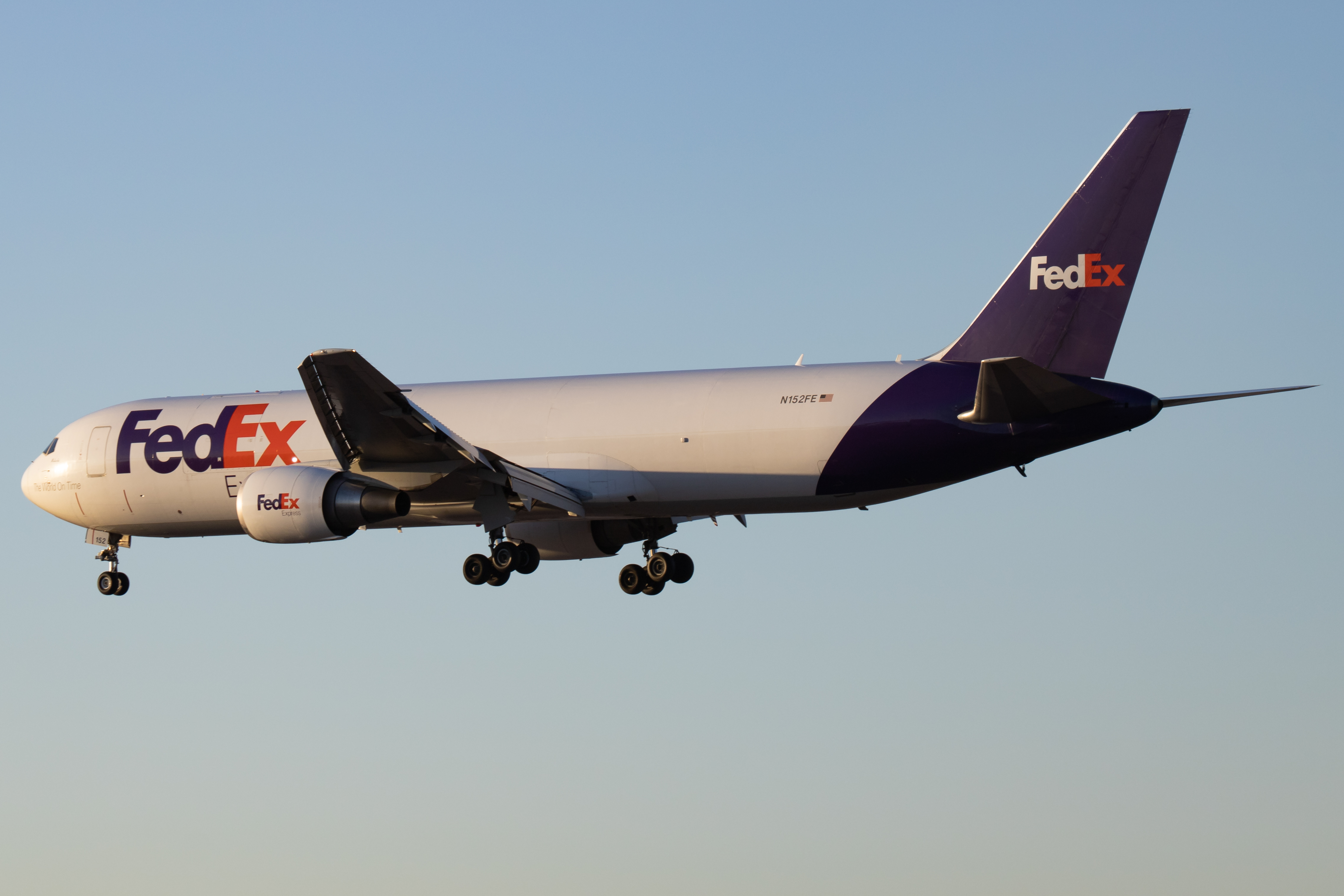 Full size: FedEx Boeing 767-300F N152FE at Phoenix Sky Harbor International Airport