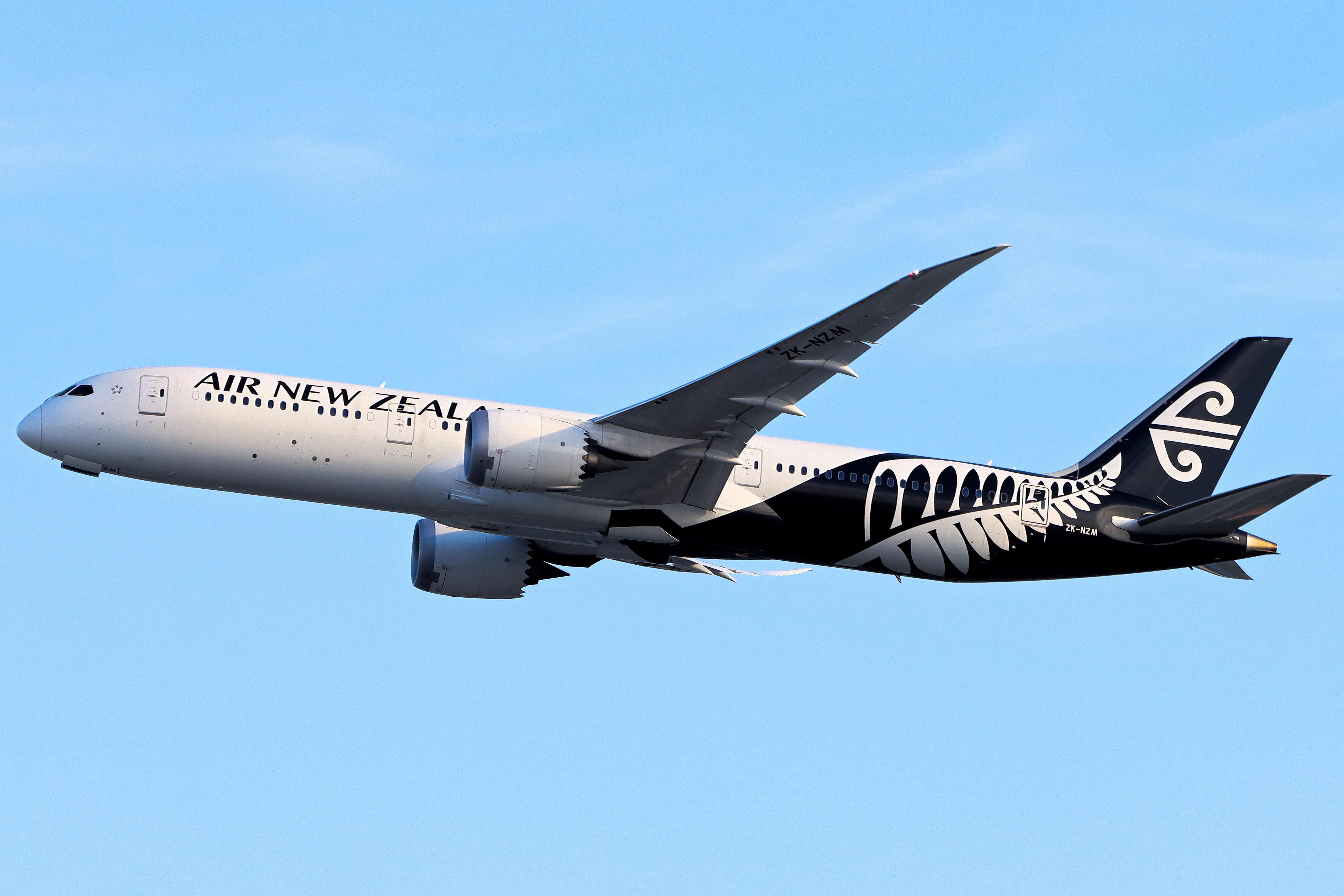 Full size: Air New Zealand Boeing 787-9 ZK-NZM at Hong Kong International Airport