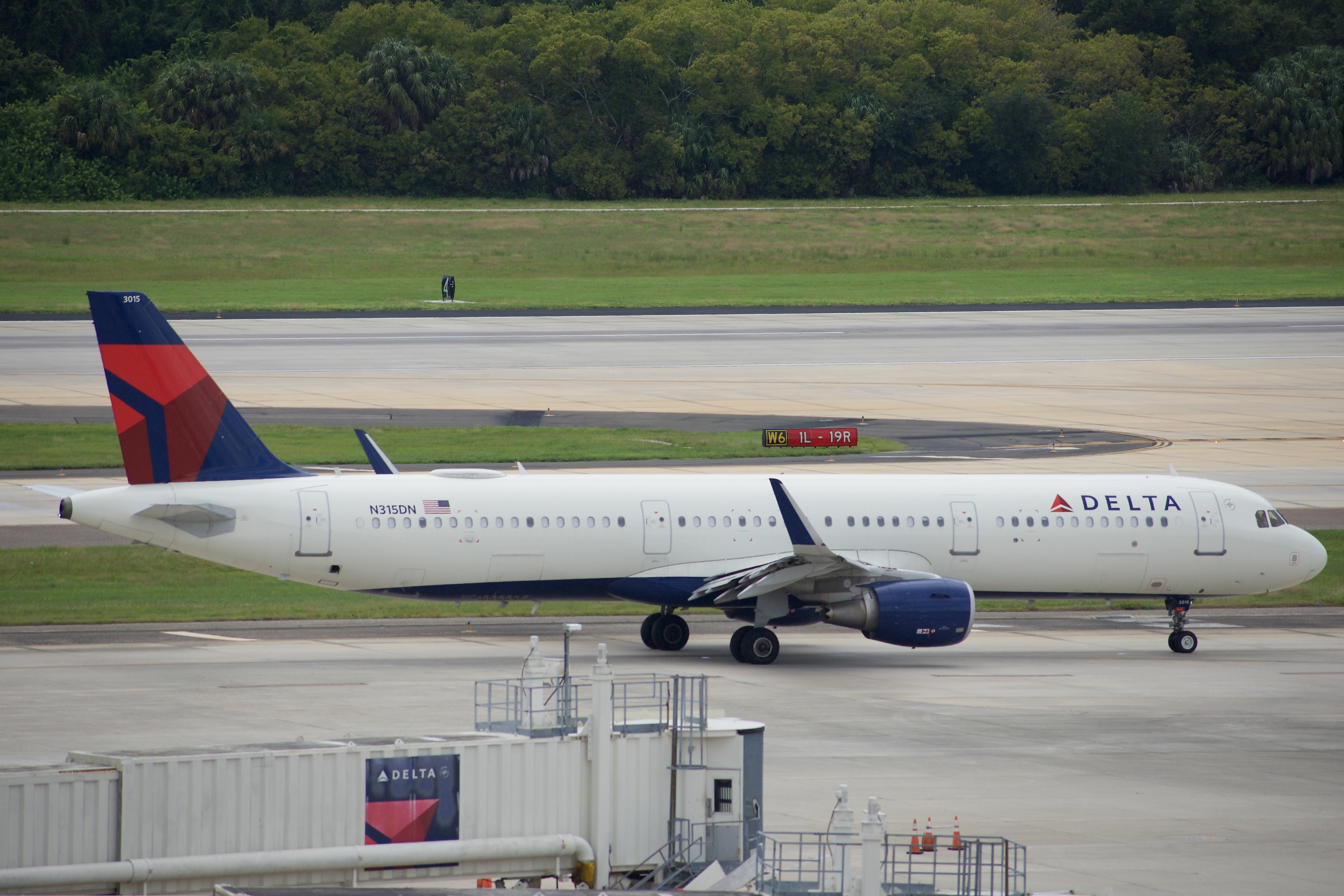 Full size: Delta Airlines Airbus A321-200 N315DN at Tampa International Airport