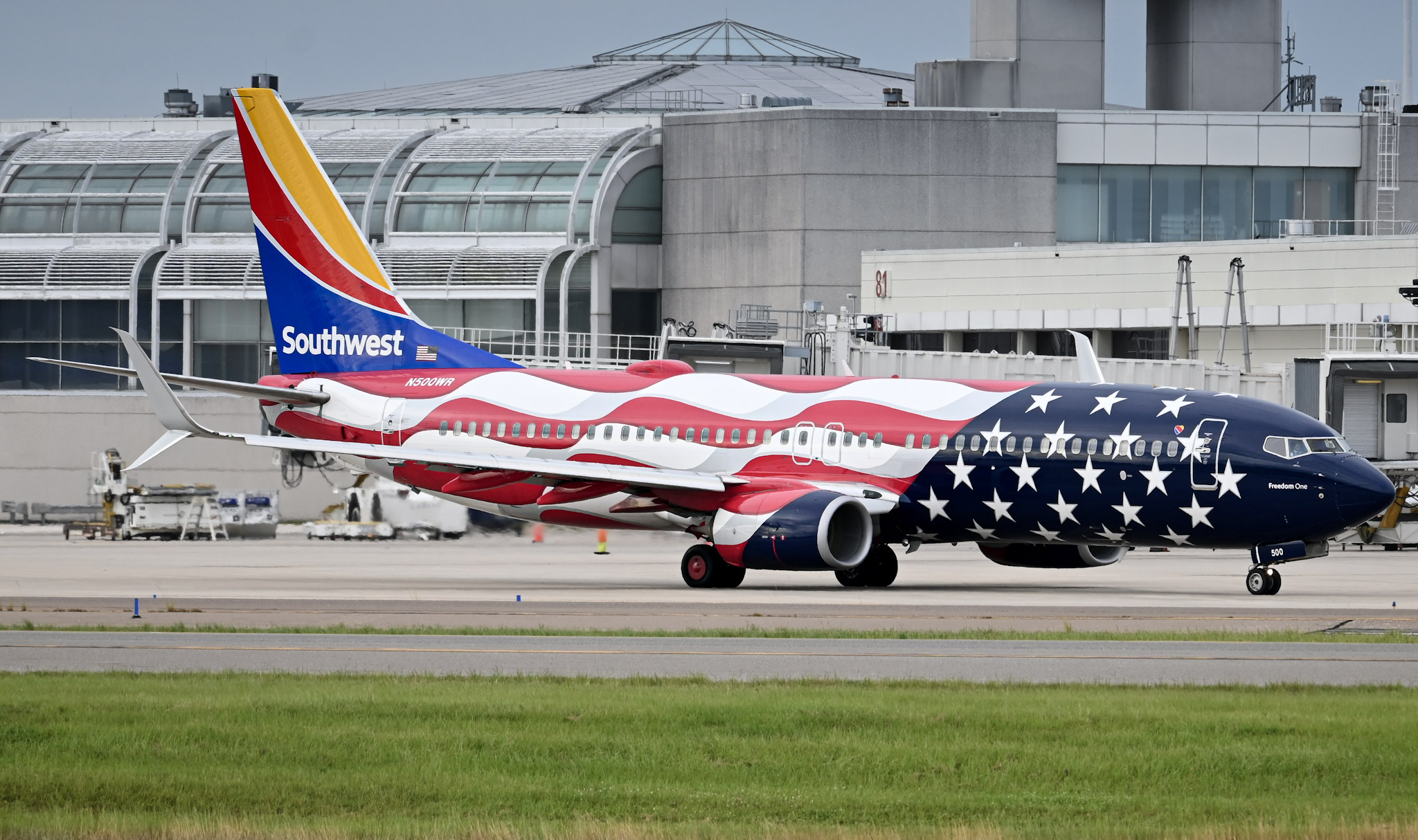Full size: Southwest Airlines Boeing 737-800 N500WR at Orlando International Airport