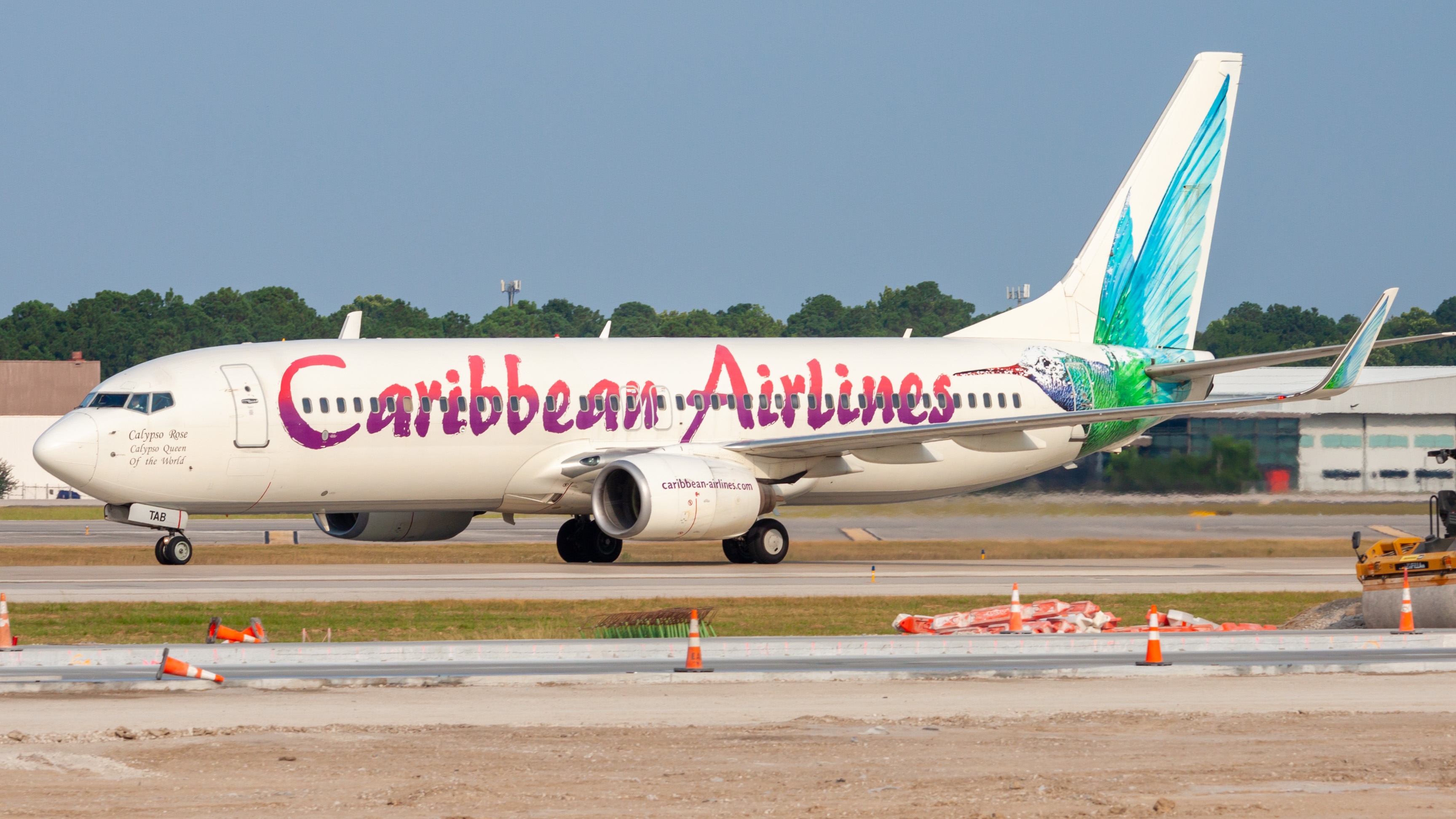 Full size: Caribbean Airlines Boeing 737-800 9Y-TAB at Houston-George Bush Intercontinental Airport