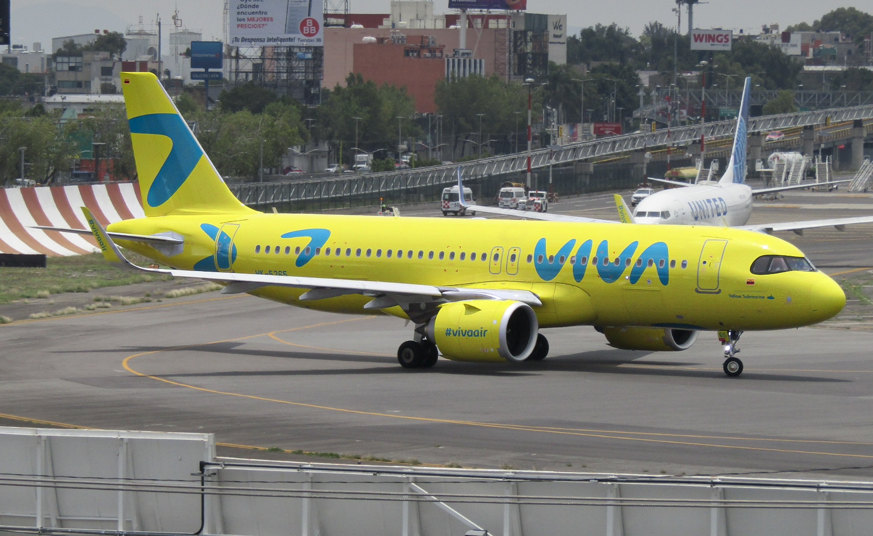 Full size: Viva Air Airbus A320NEO HK-5365 at Mexico City International Airport