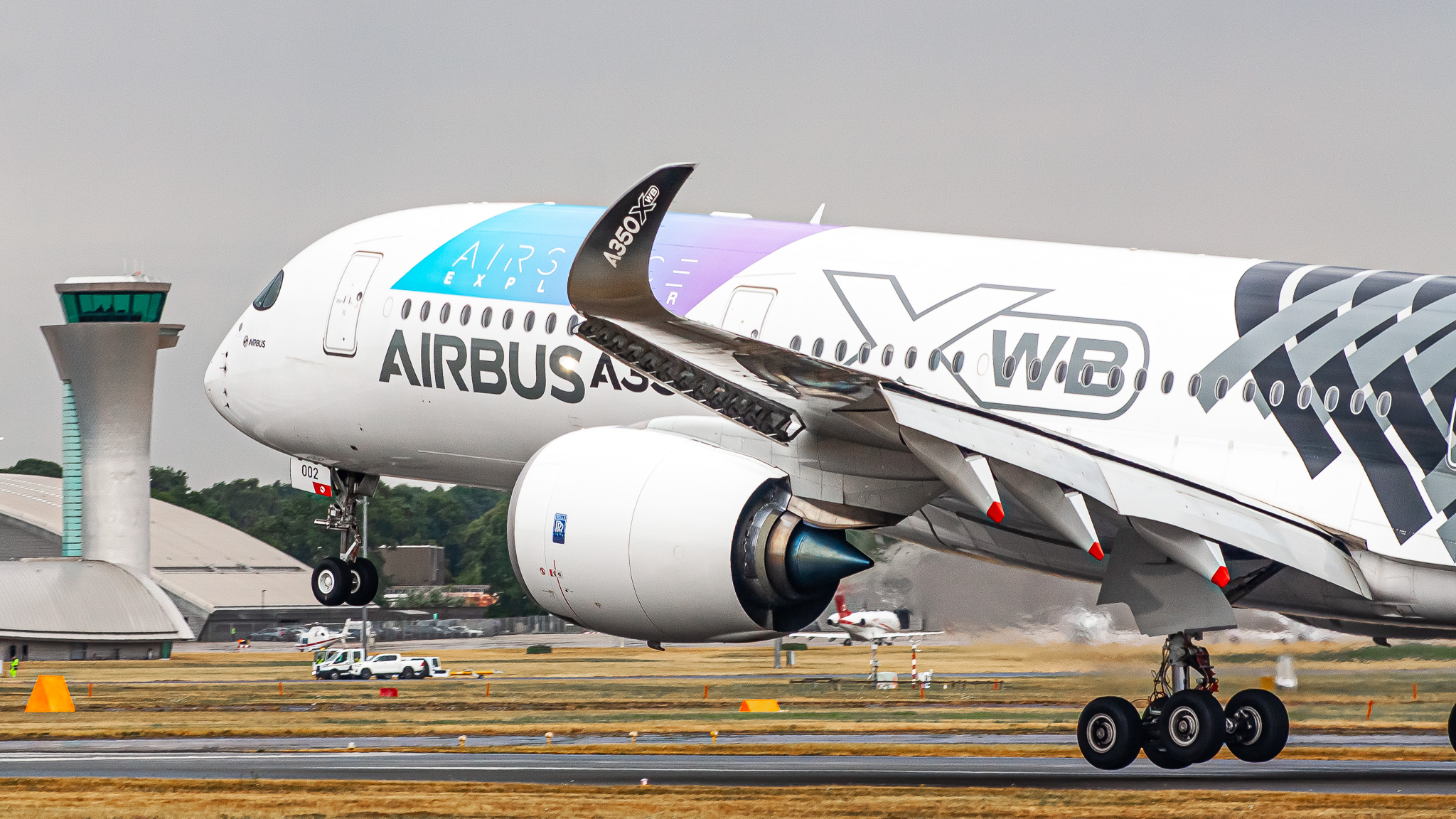 Full size: Airbus Airbus A350-900 F-XXCF at Farnborough Airport