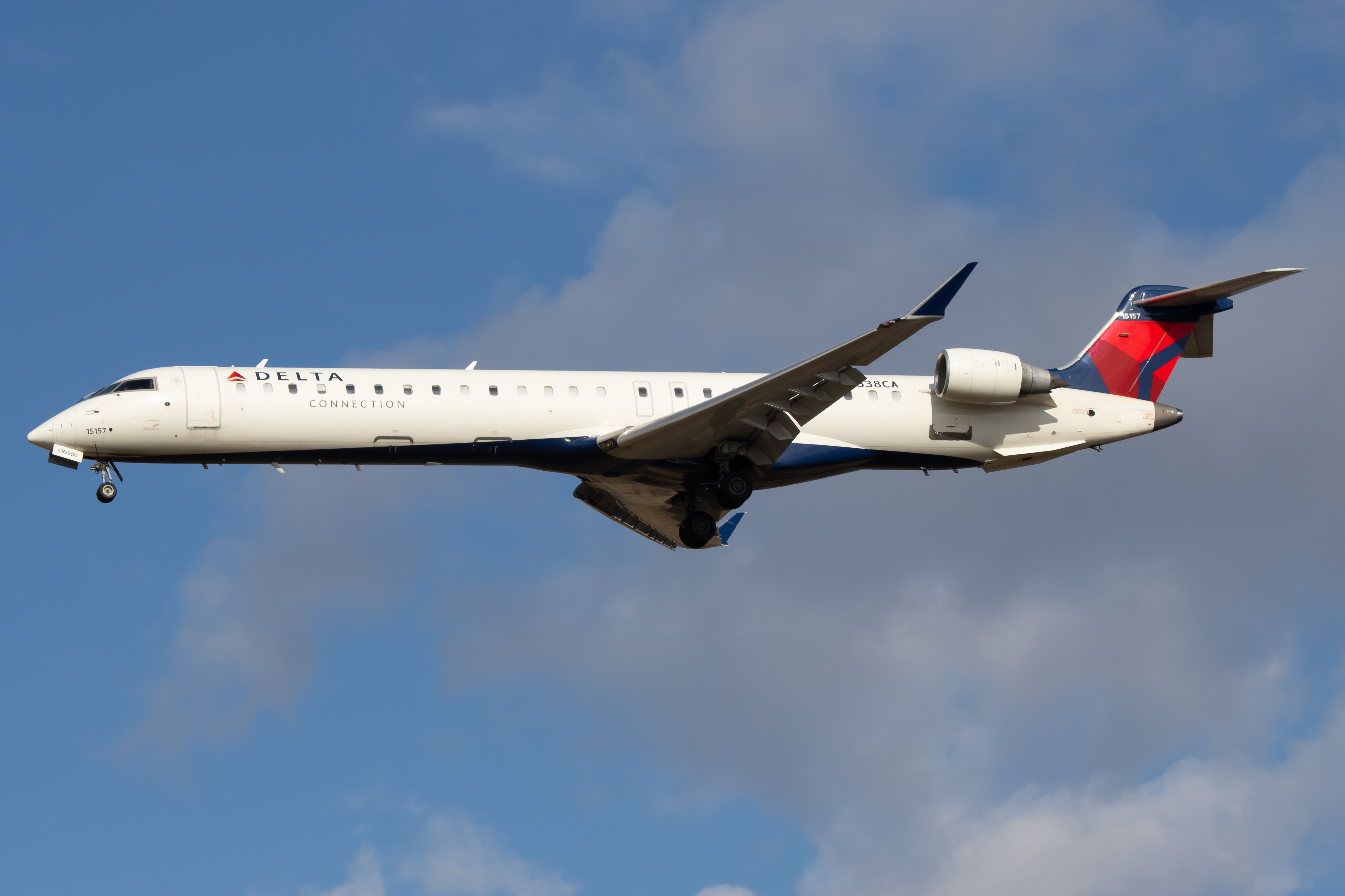 Full size: Delta Connection Mitsubishi CRJ-900 N538CA at Philadelphia International Airport