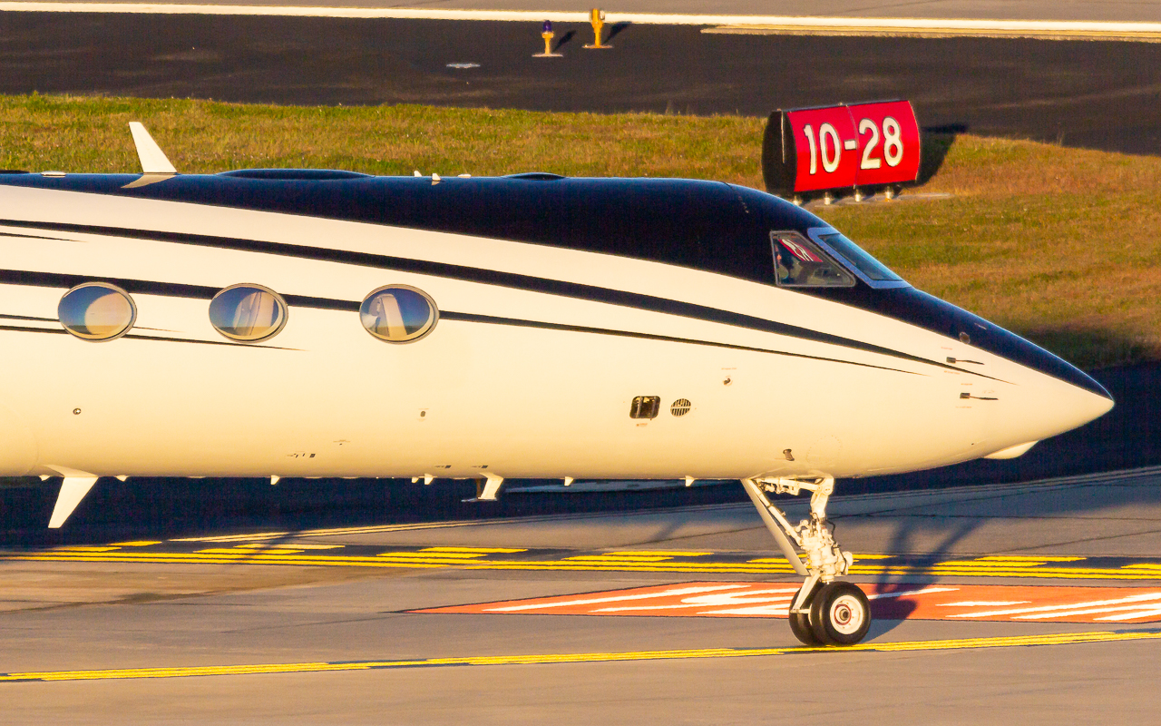 Full size: PRIVATE Gulfstream G550 N721KJ at Tampa International Airport