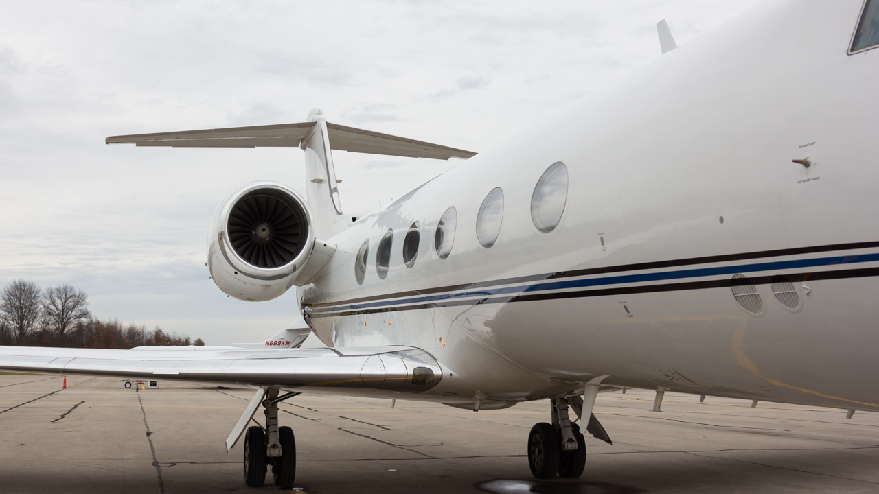 Full size: PRIVATE Gulfstream IV N489VR at Delaware Municipal Airport