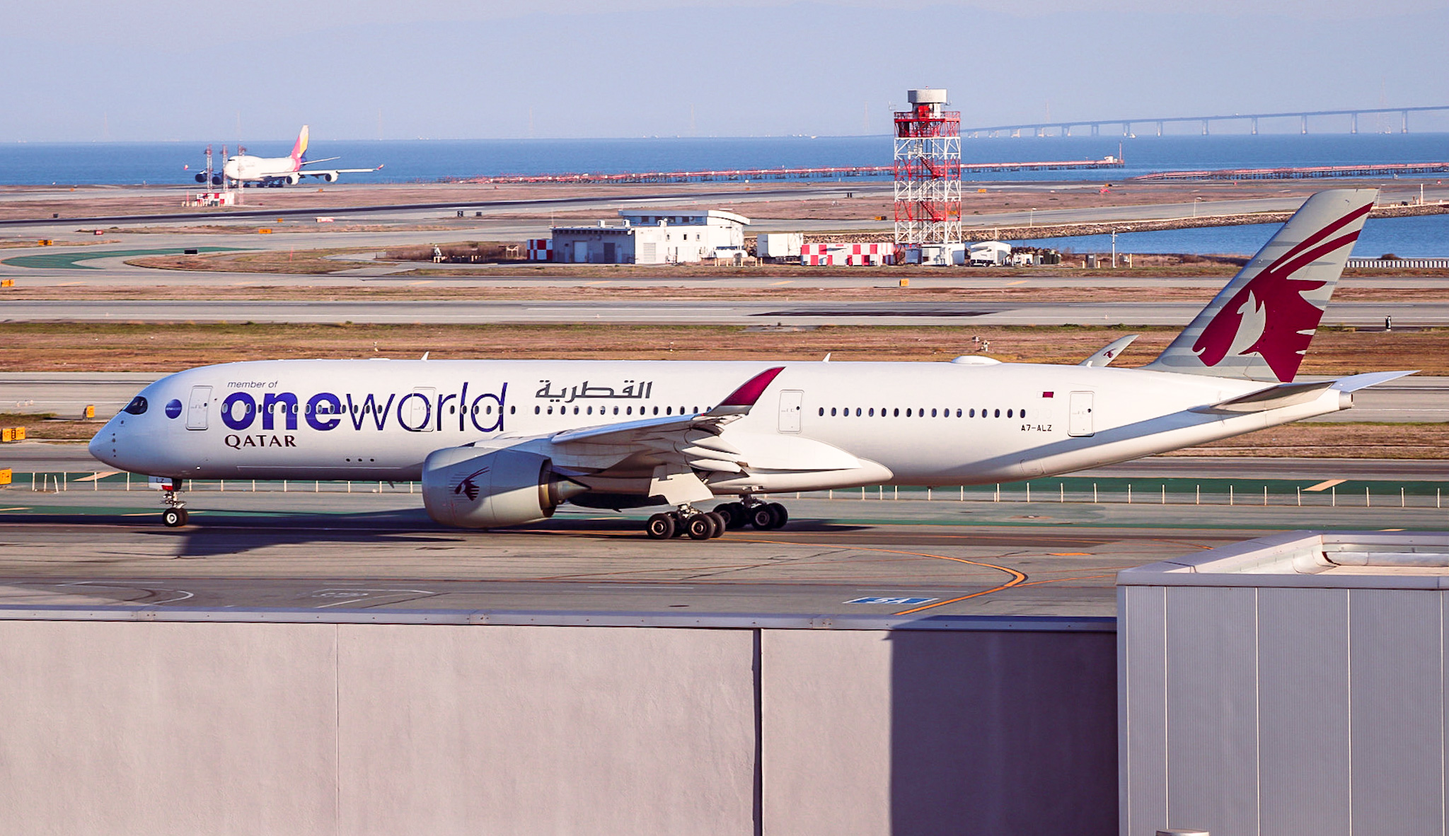 Full size: Qatar Airways Airbus A350-900 A7-ALZ at San Francisco International Airport
