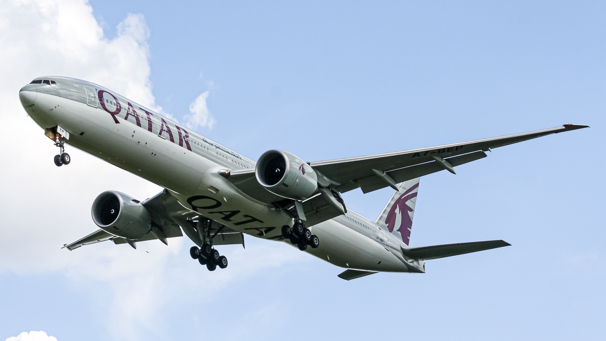 Full size: Qatar Airways Boeing 777-300ER A7-BEP at Washington Dulles International Airport