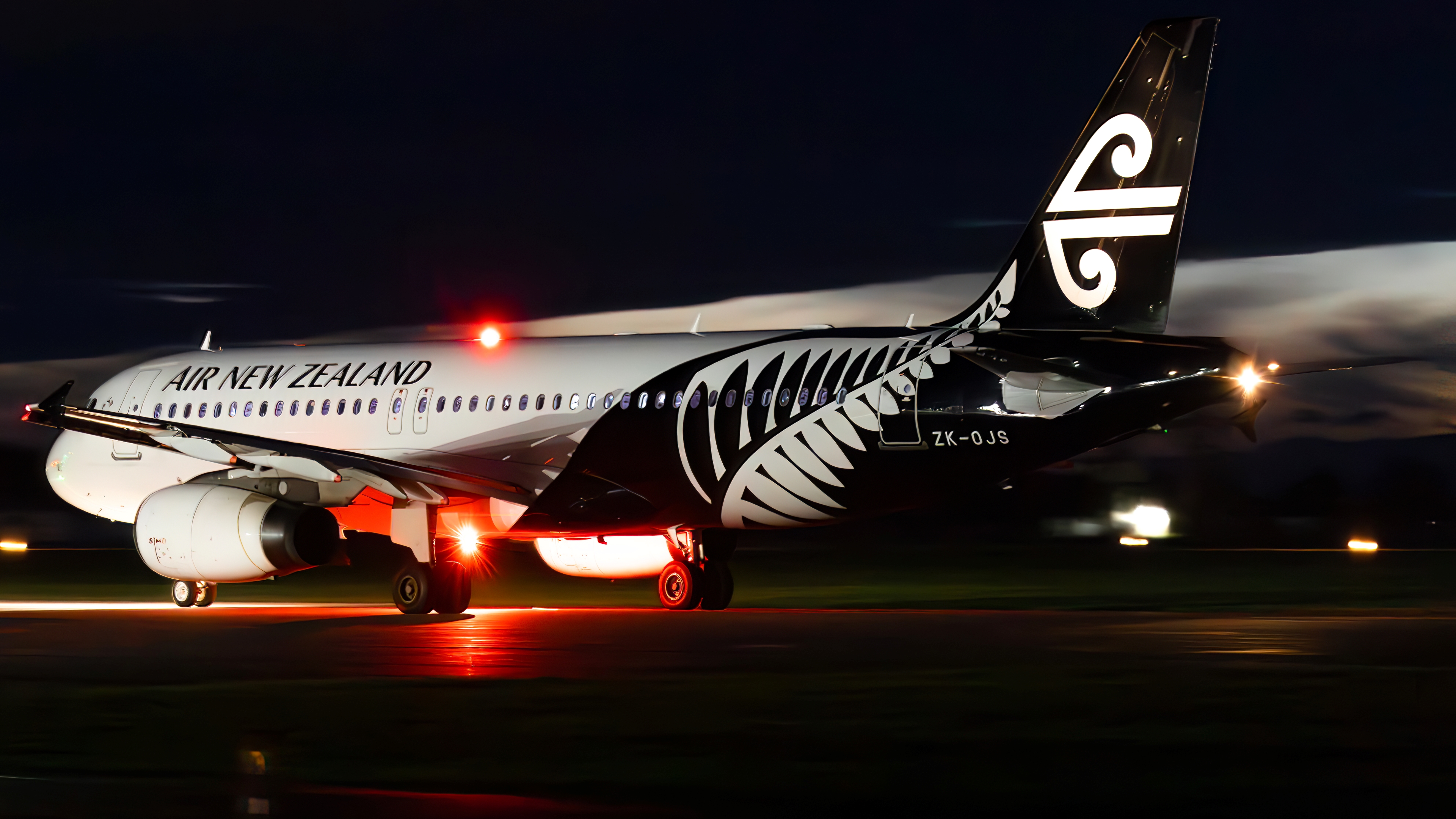 Full size: Air New Zealand Airbus A320 ZK-OJS at Christchurch International Airport