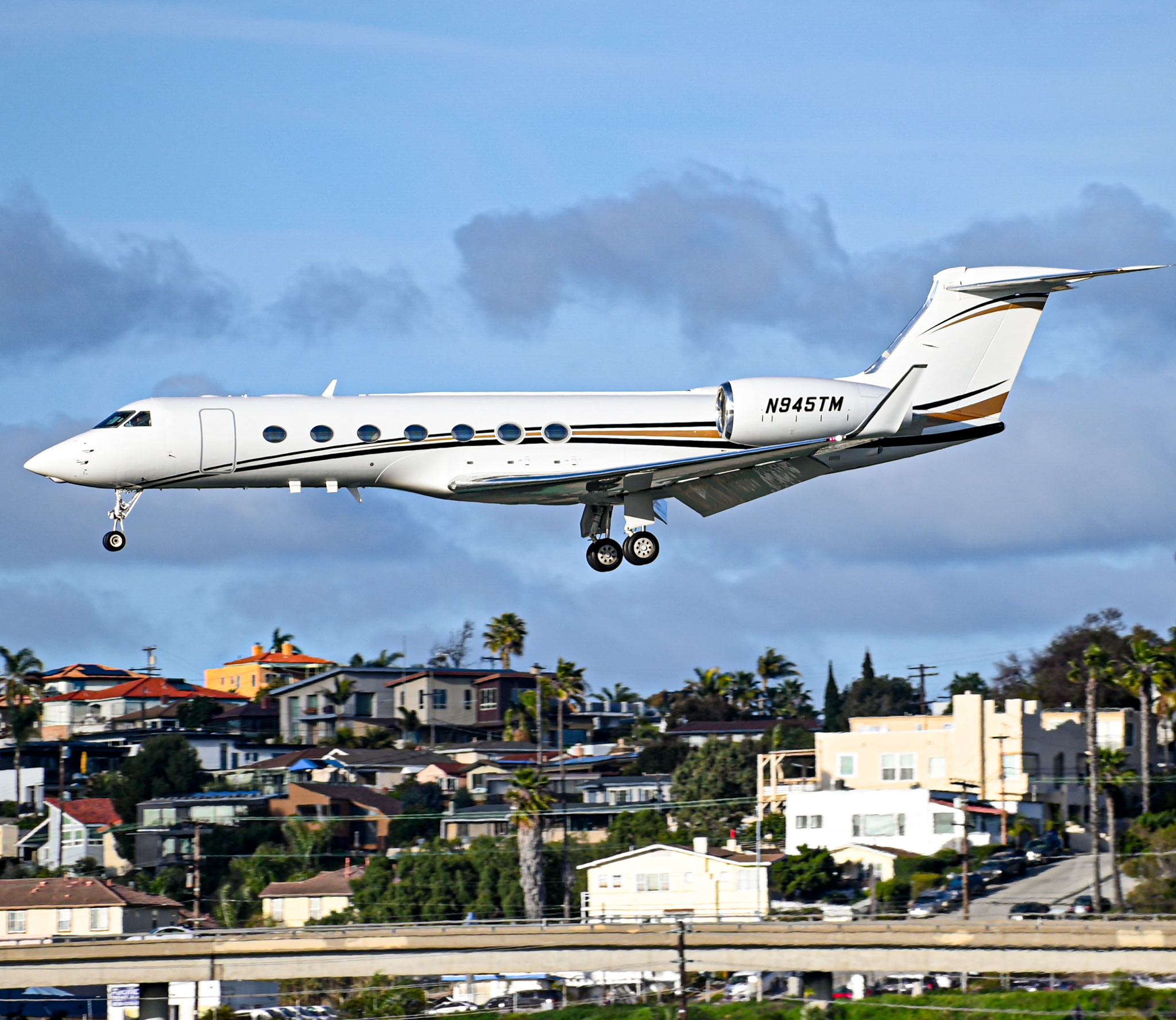 Full size: PRIVATE Gulfstream G550 N945TM at San Diego International Airport