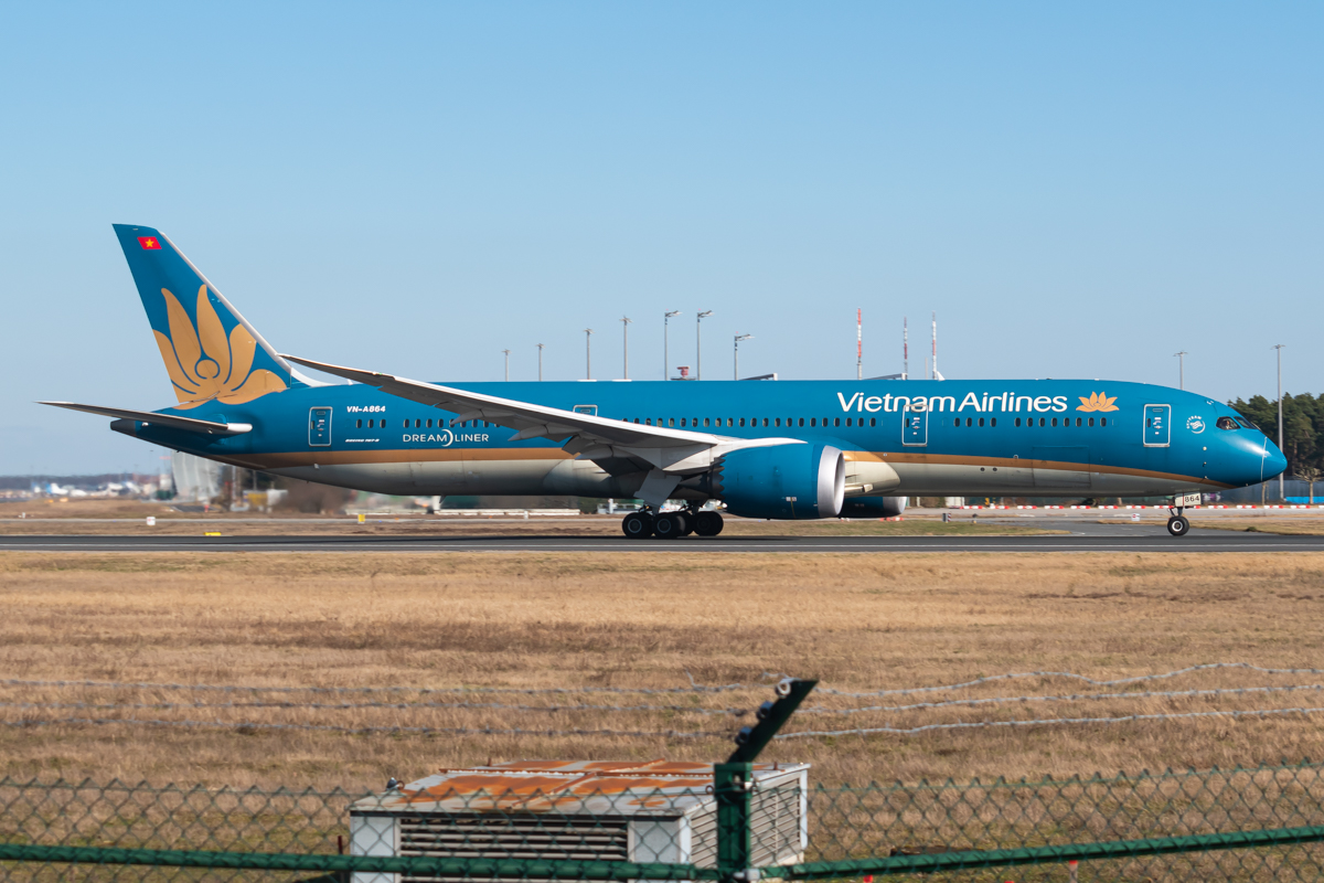 Full size: Vietnam Airlines Boeing 787-9 VN-A864 at Frankfurt International Airport