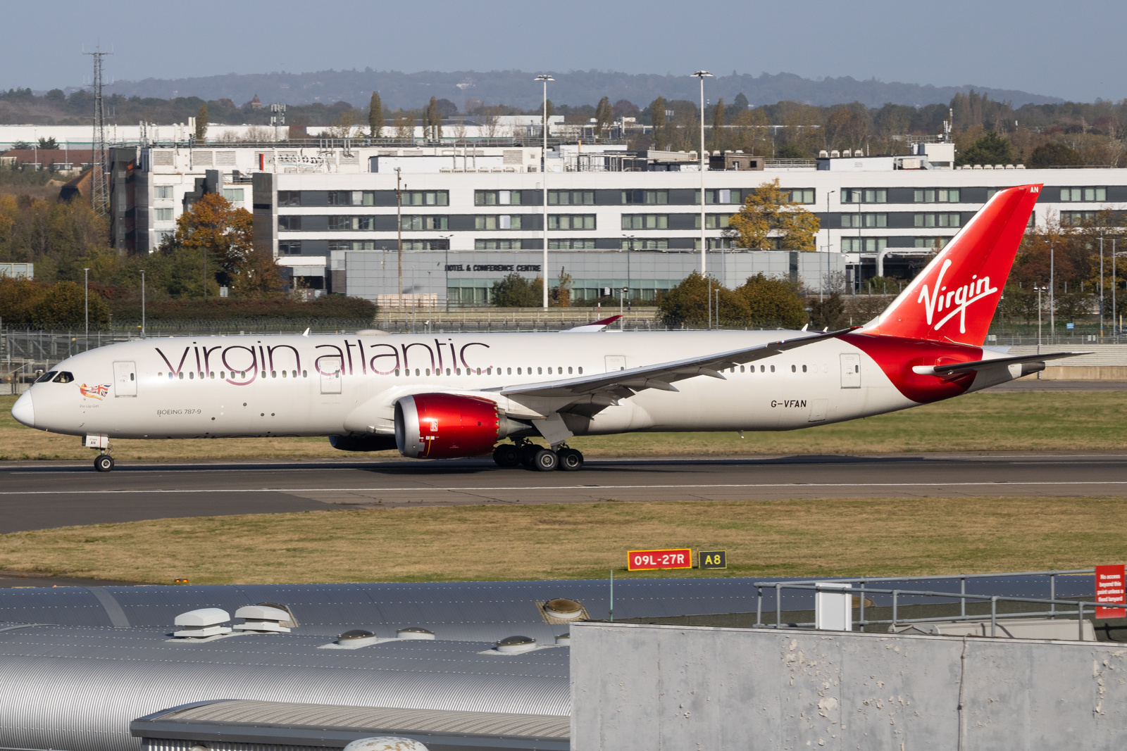 Full size: Virgin Atlantic Boeing 787-9 G-VFAN at London Heathrow International Airport
