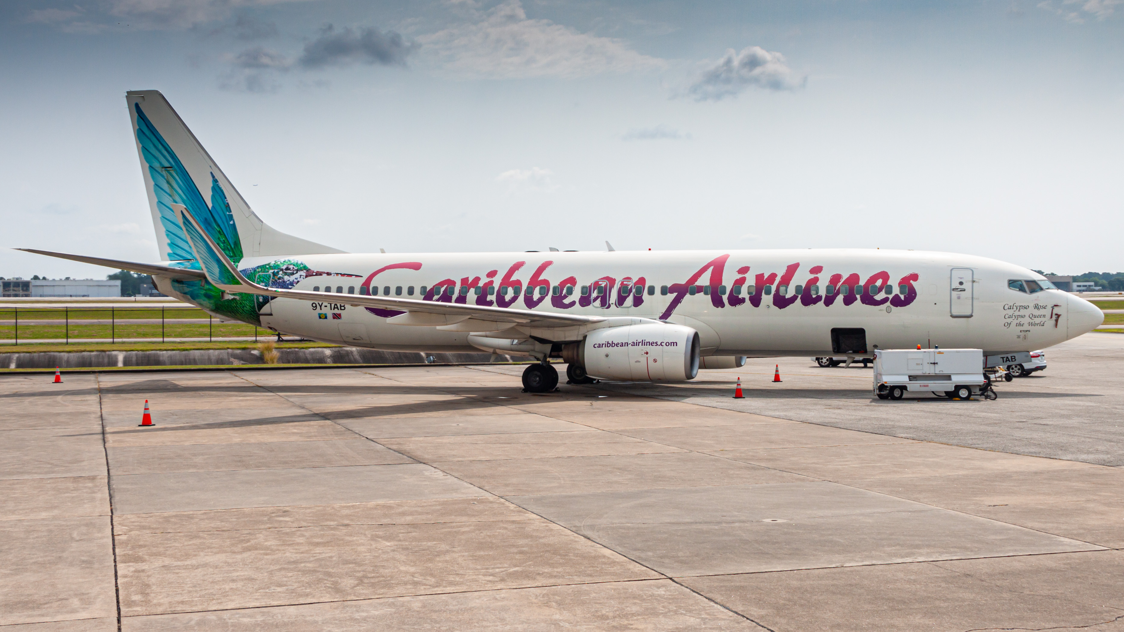 Full size: Caribbean Airlines Boeing 737-800 9Y-TAB at Houston-George Bush Intercontinental Airport