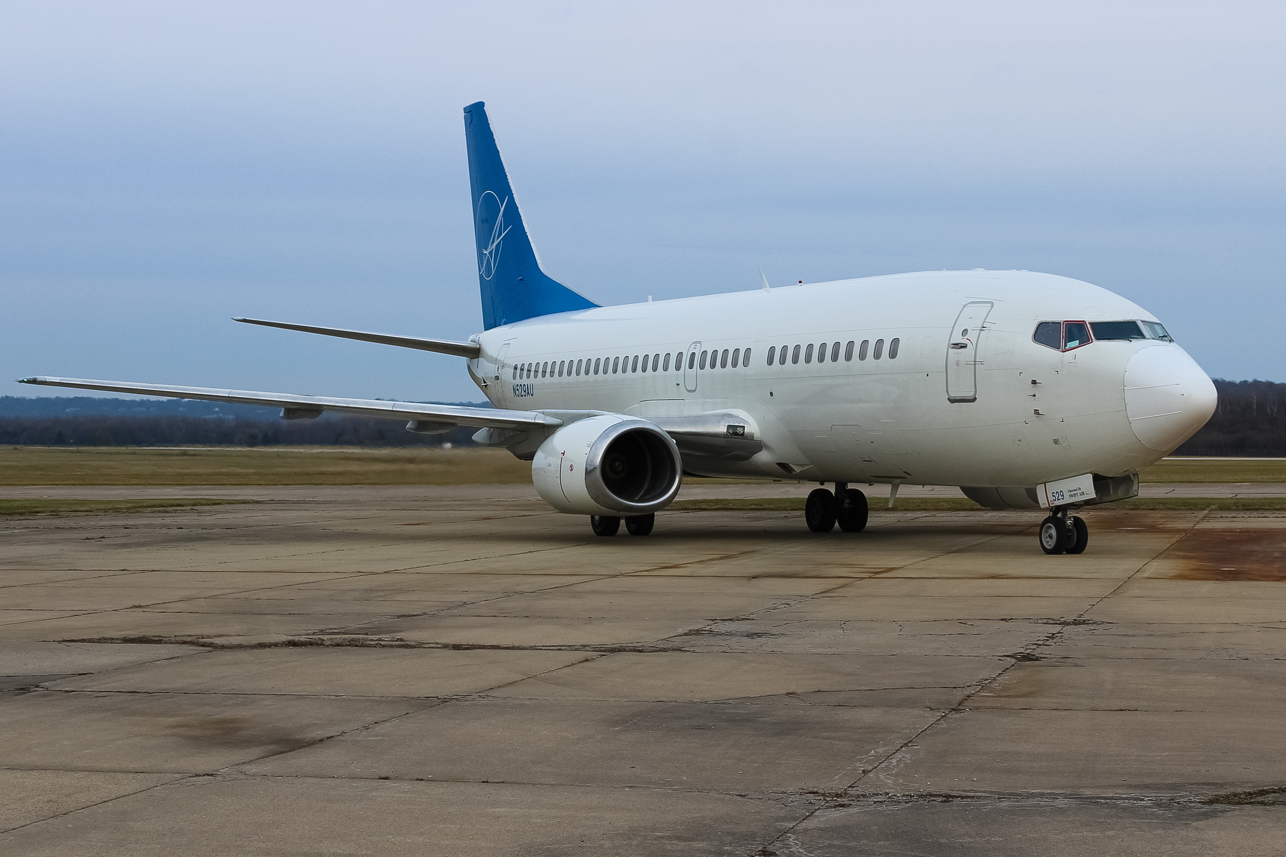 Full size: iAero Airways Boeing 737-300 N529AU at Cincinnati Municipal Airport/Lunken Field