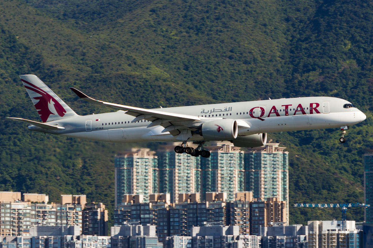 Full size: Qatar Airways Airbus A350-900 A7-ALQ at Hong Kong International Airport