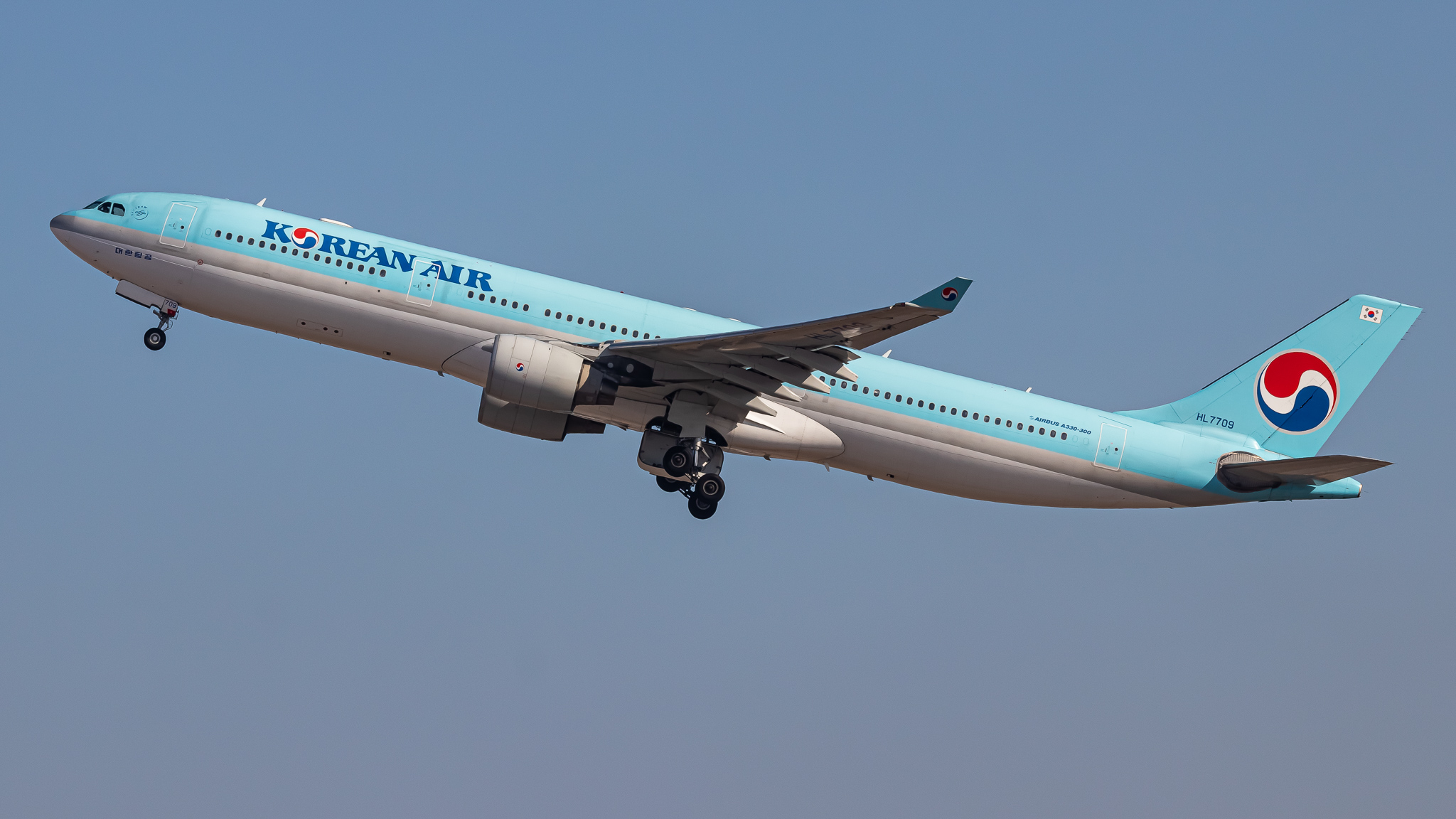 Full size: Korean Air A330-323 HL7709 at Seoul-Incheon International Airport