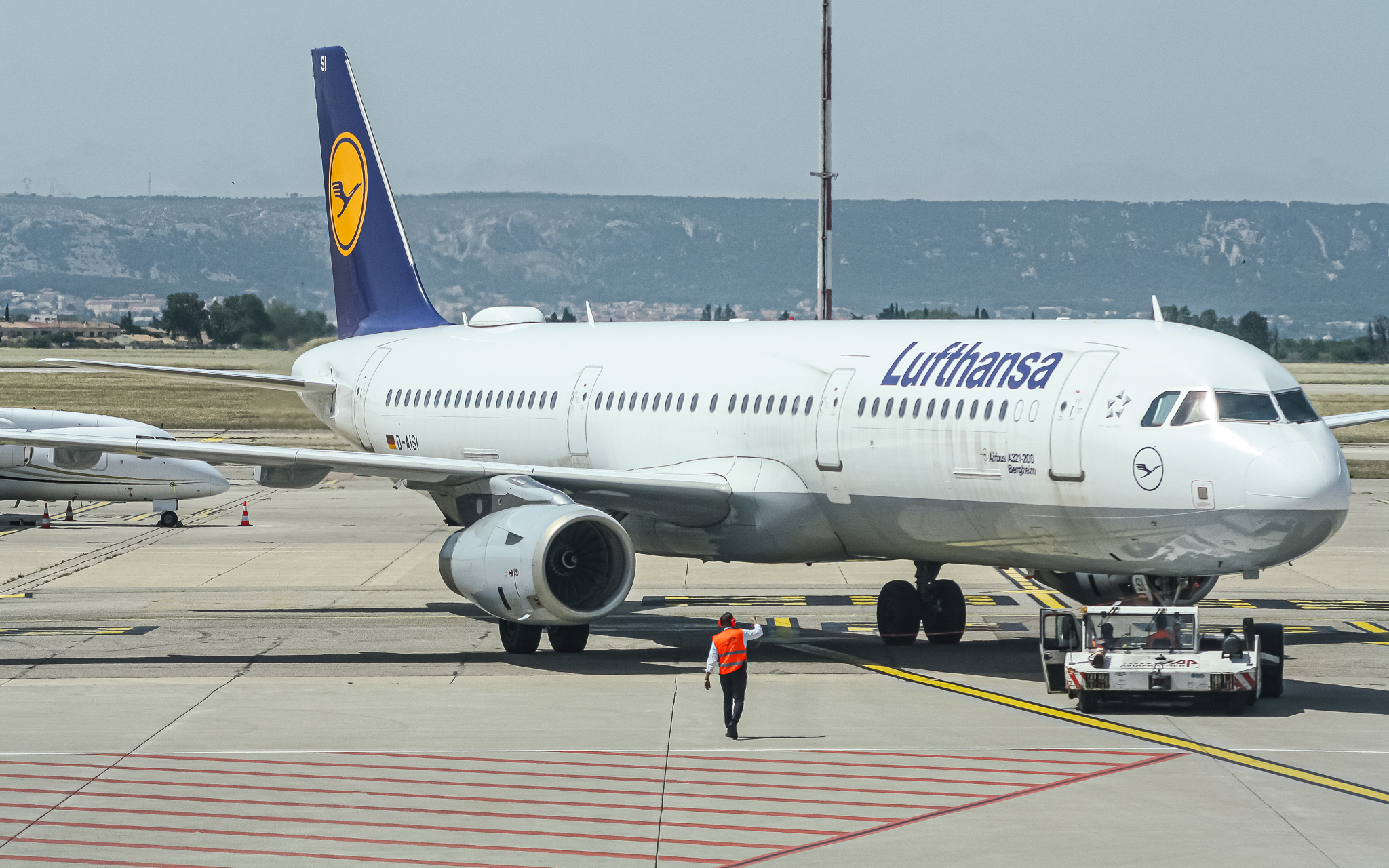 Full size: Lufthansa Airbus A321-200 D-AISI at Marseille Provence Airport