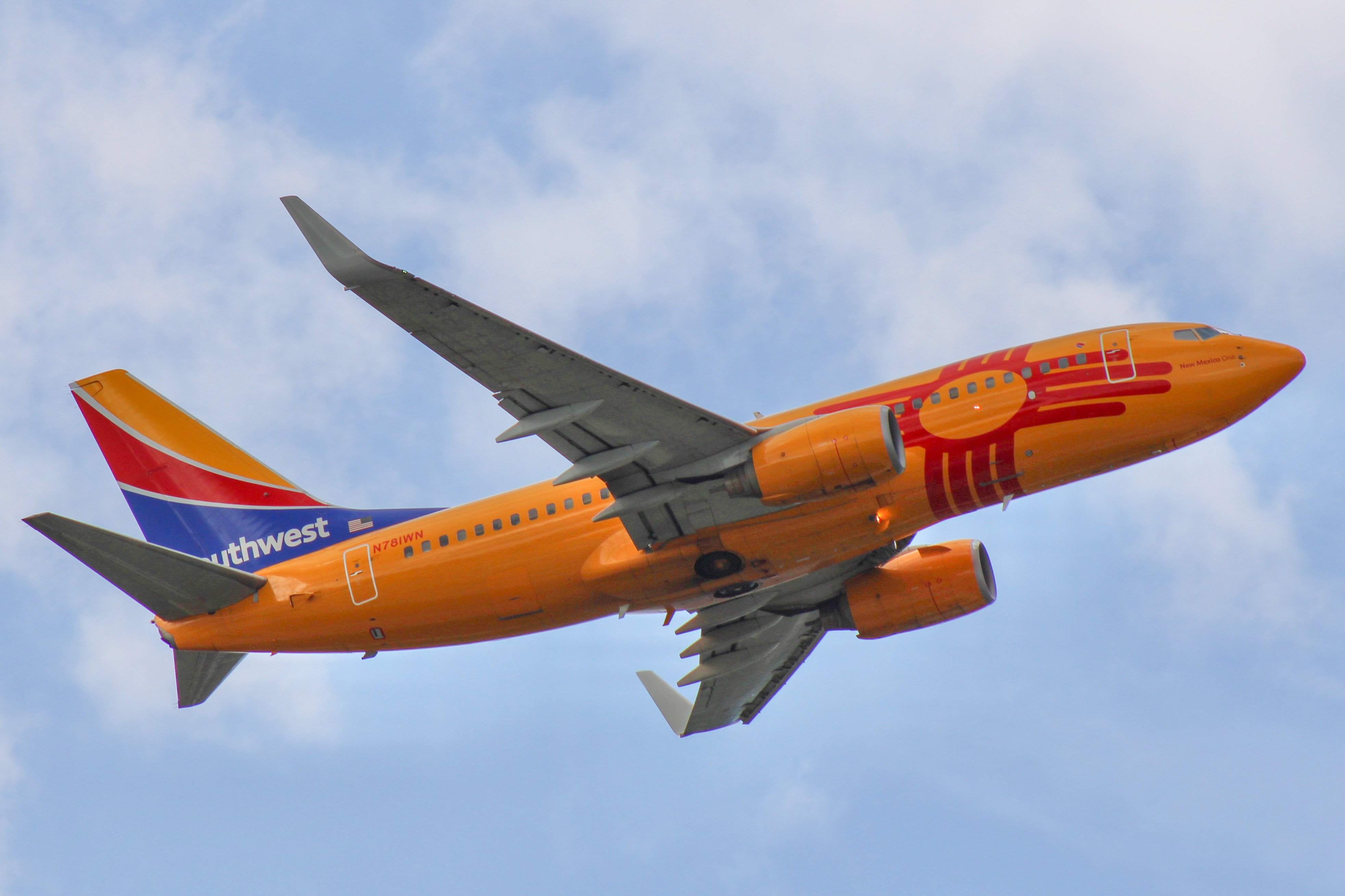 Full size: Southwest Airlines Boeing 737-700 N781WN at Hartsfield-Jackson Atlanta International Airport
