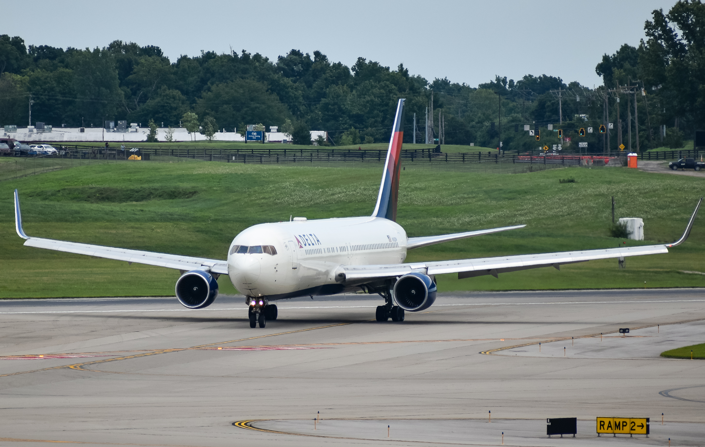 Full size: Delta Airlines Boeing 767-300ER N182DN at Cincinnati/Northern Kentucky International Airport