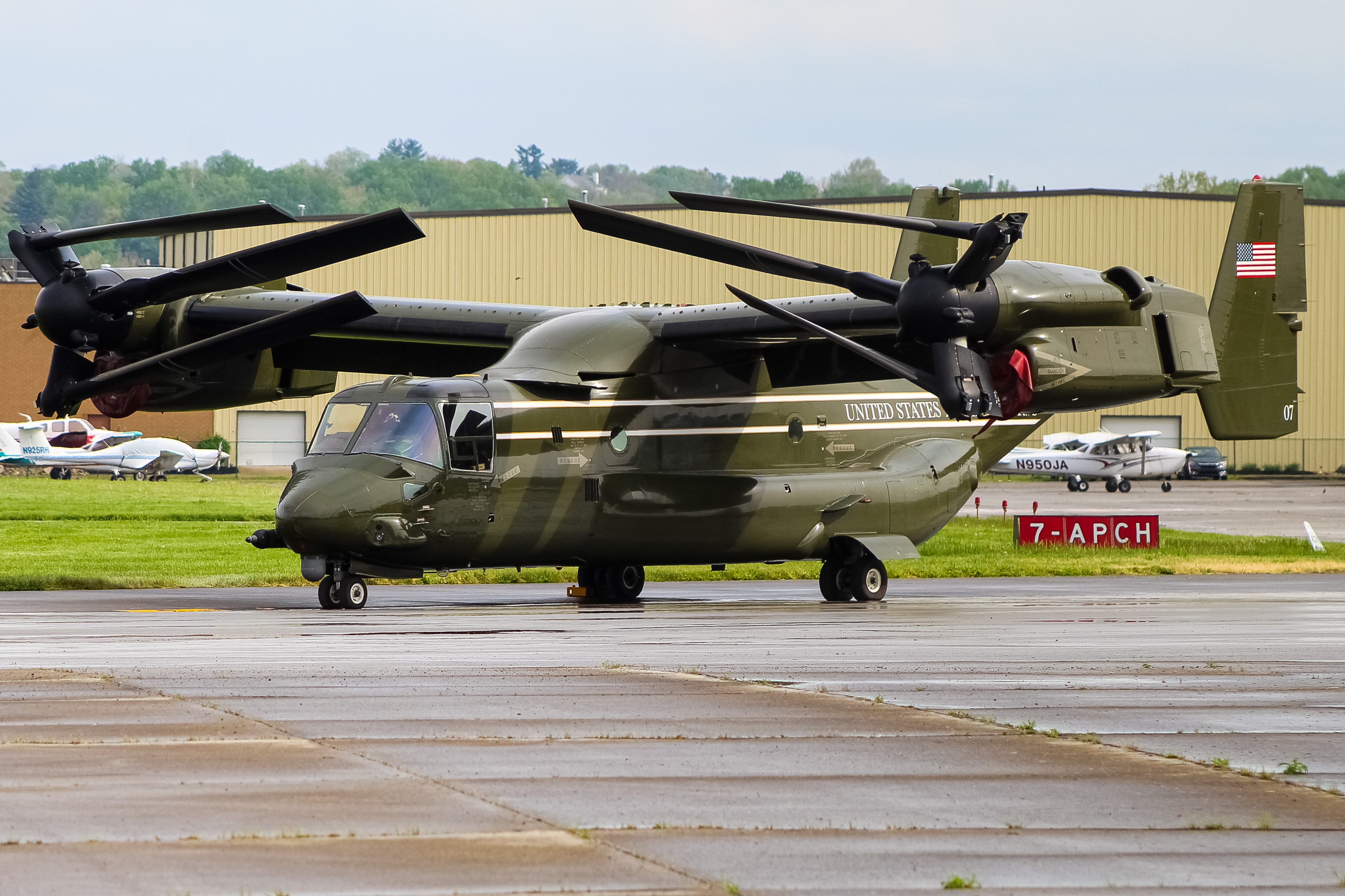 Full size: USMC - United States Marine Corp MV-22 Osprey 168306 at Cincinnati Municipal Airport/Lunken Field