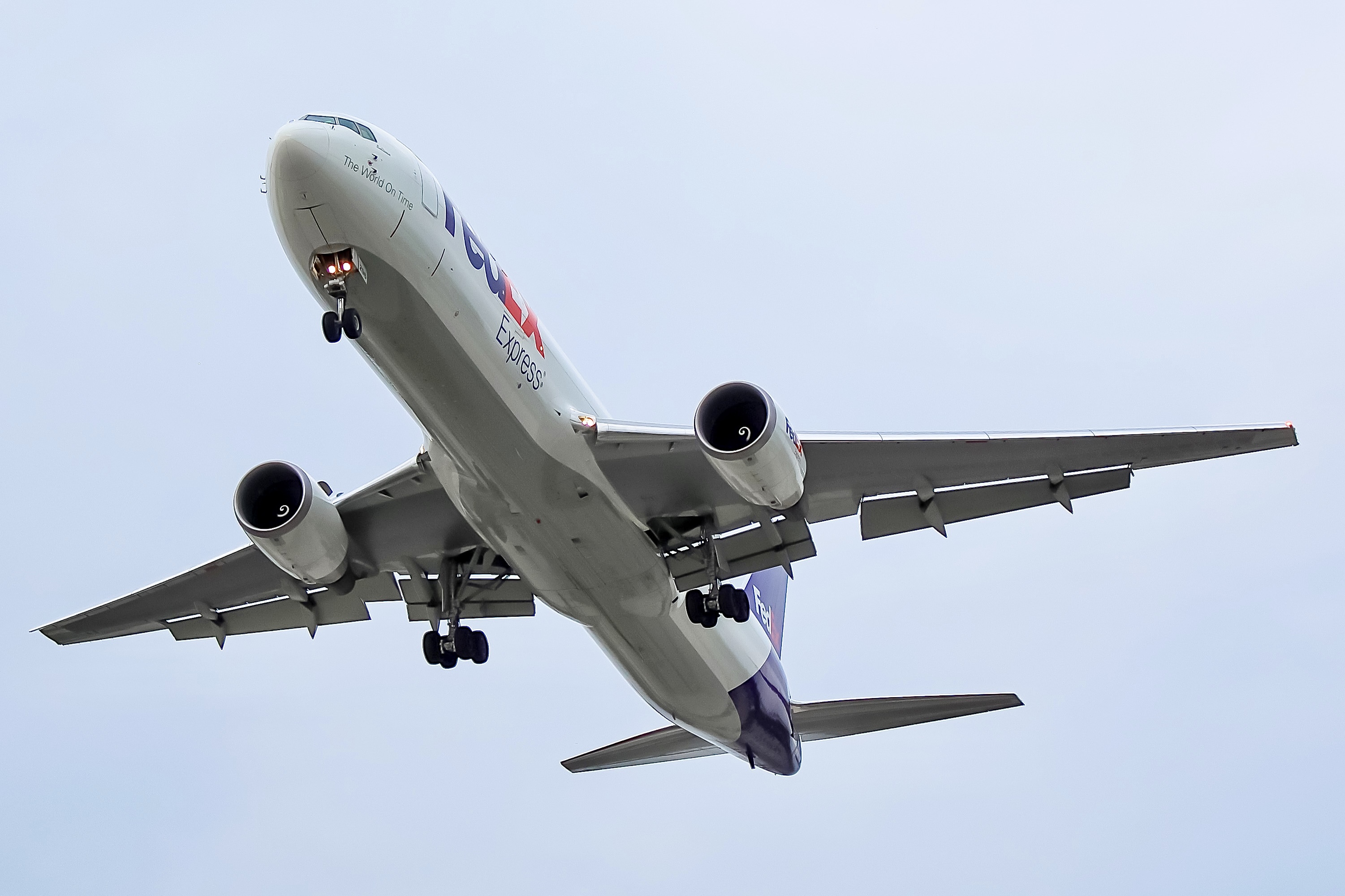 Full size: FedEx Boeing 767-300F N296FE at General Mitchell International Airport