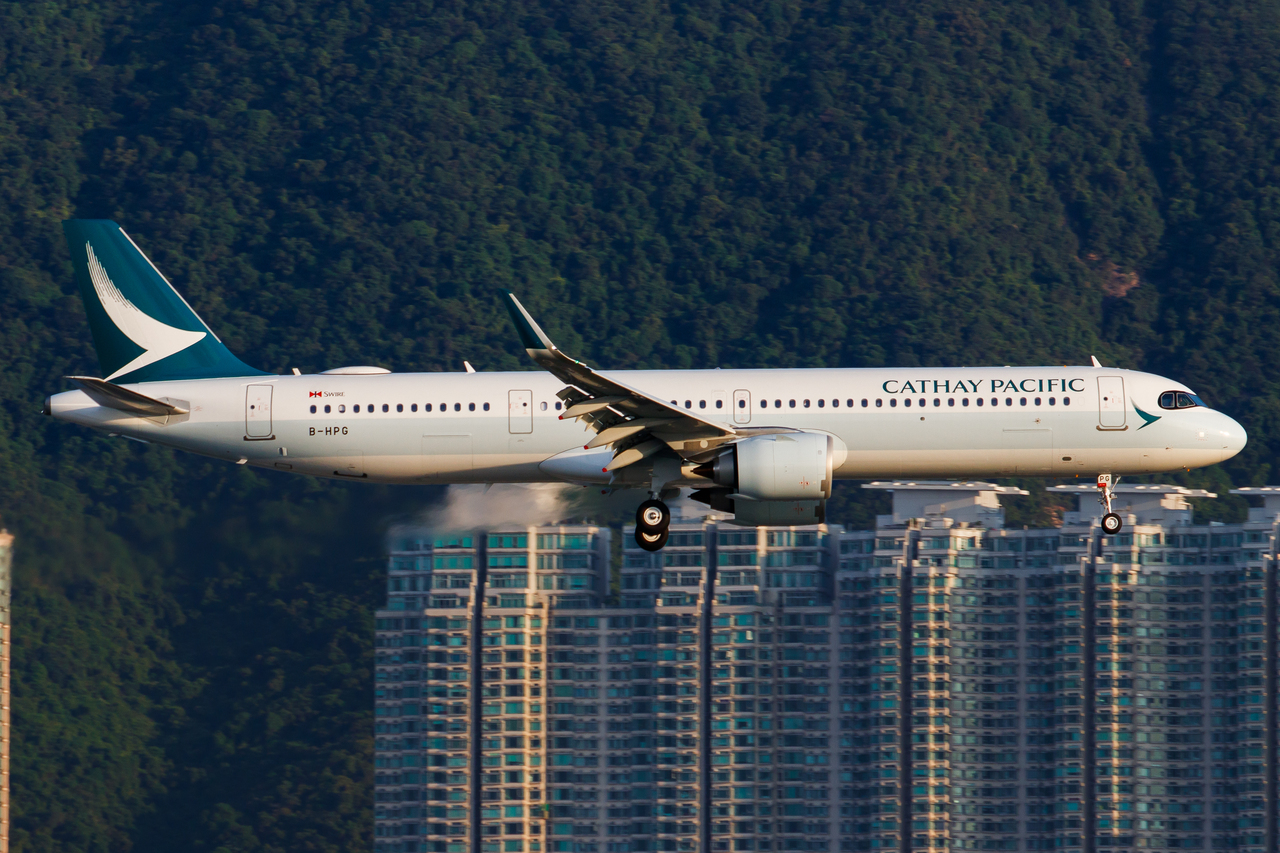 Full size: Cathay Pacific Airbus A321NEO B-HPG at Hong Kong International Airport