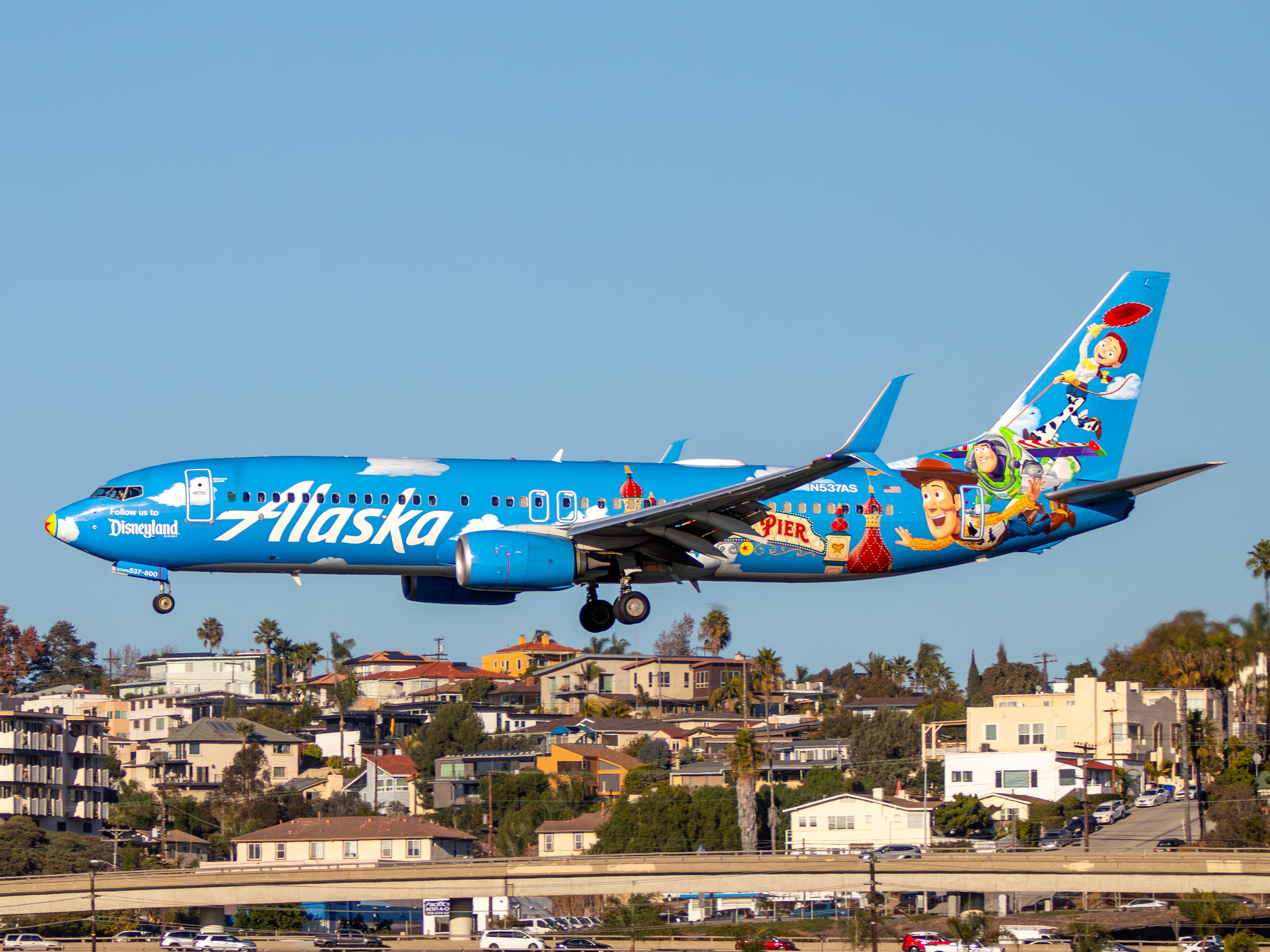 Full size: Alaska Airlines Boeing 737-800 N537AS at San Diego International Airport