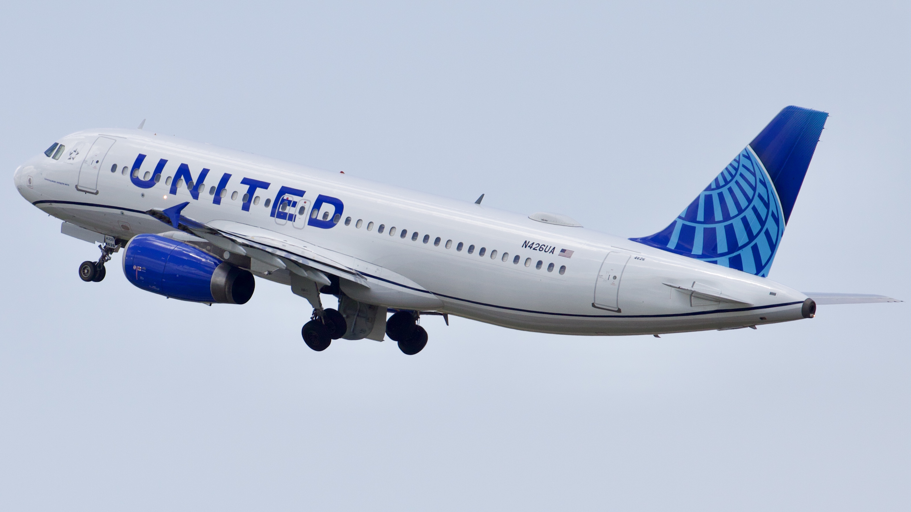 Full size: United Airlines Airbus A320 N426UA at Houston-George Bush Intercontinental Airport