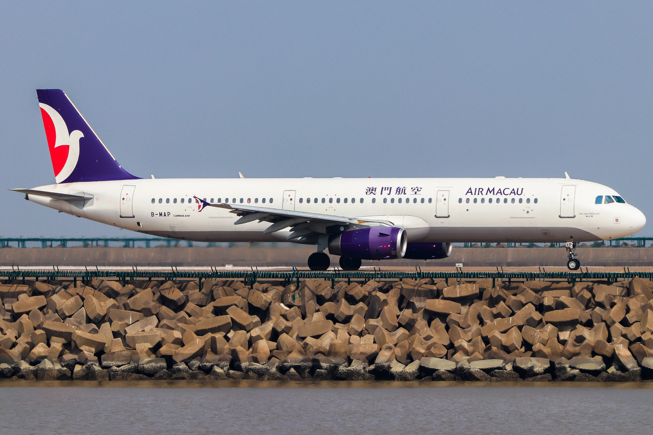 Full size: Air Macau Airbus A321-200 B-MAP at Macau International Airport